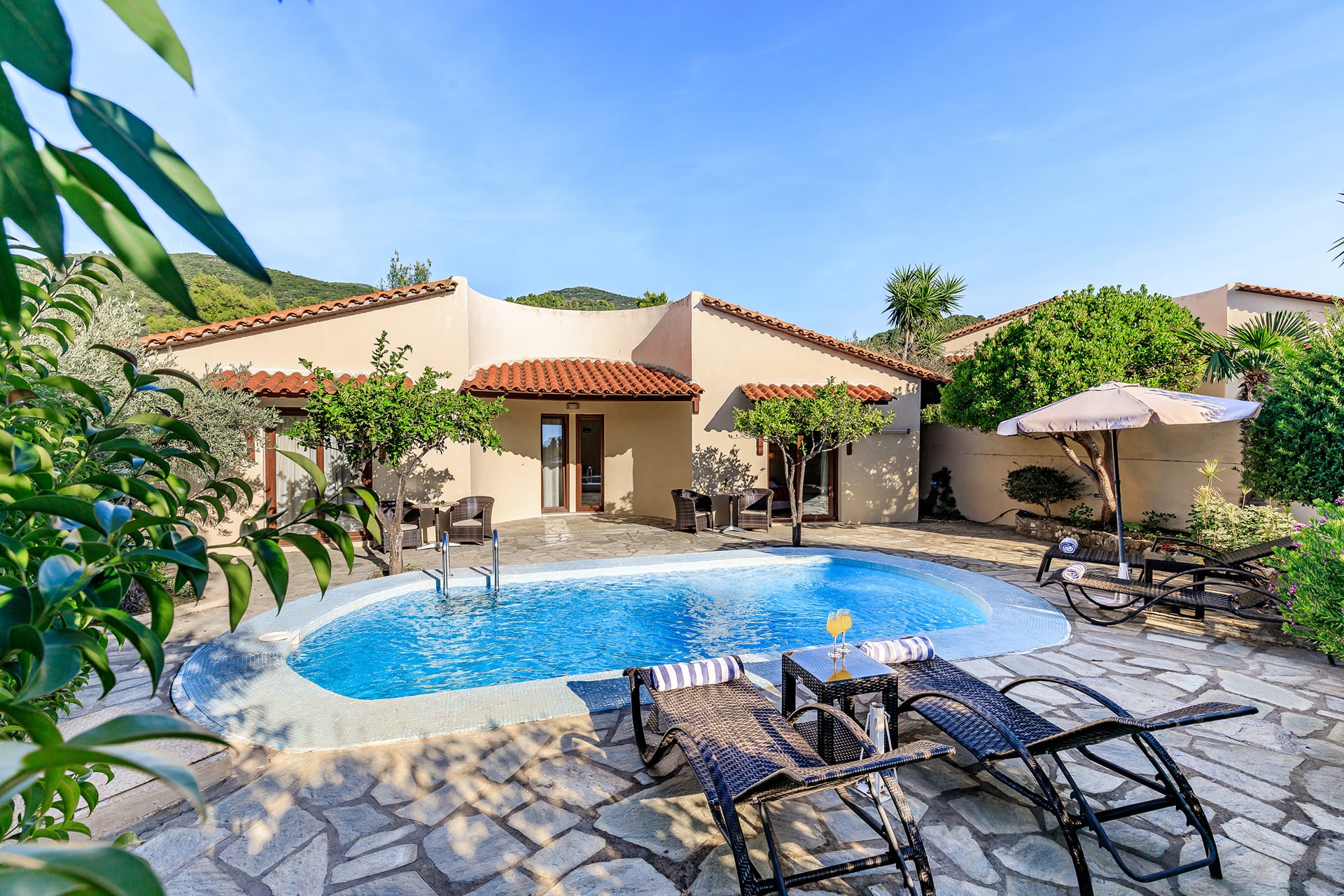 Bungalow Sharing Pool