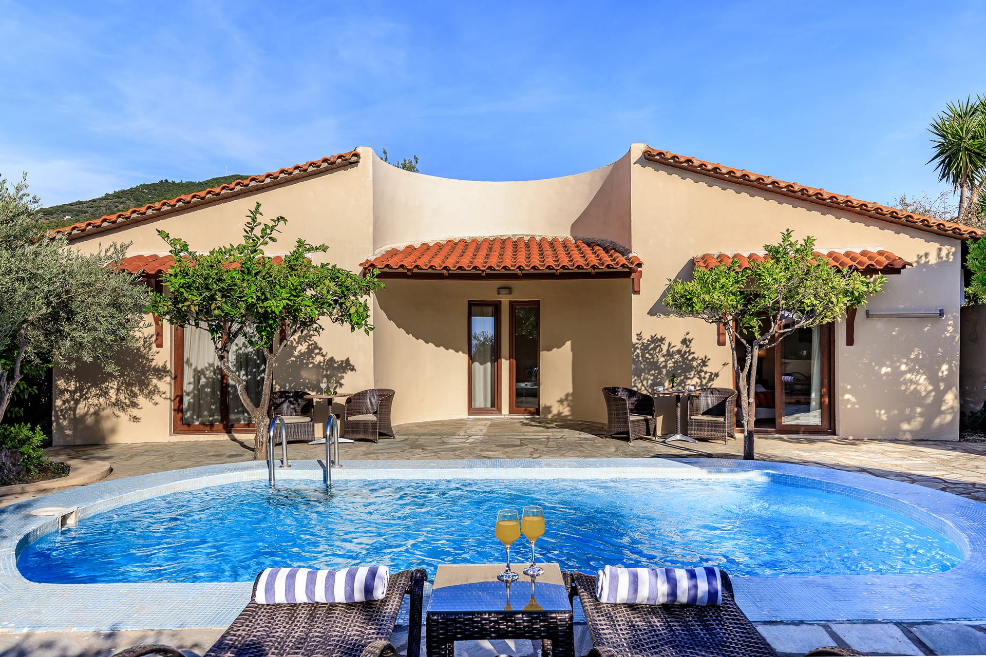 Bungalow Sharing Pool