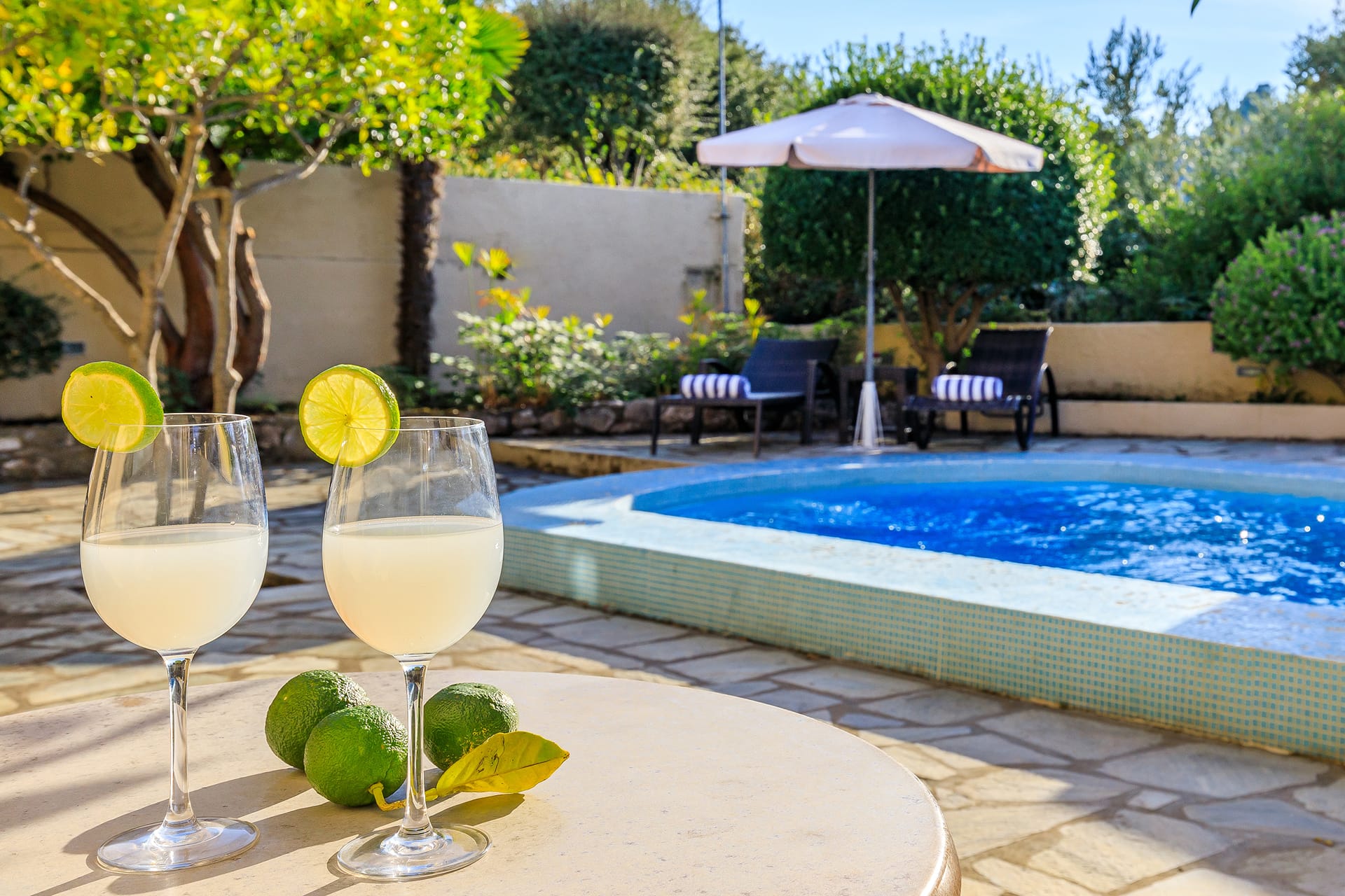 Bungalow Sharing Pool