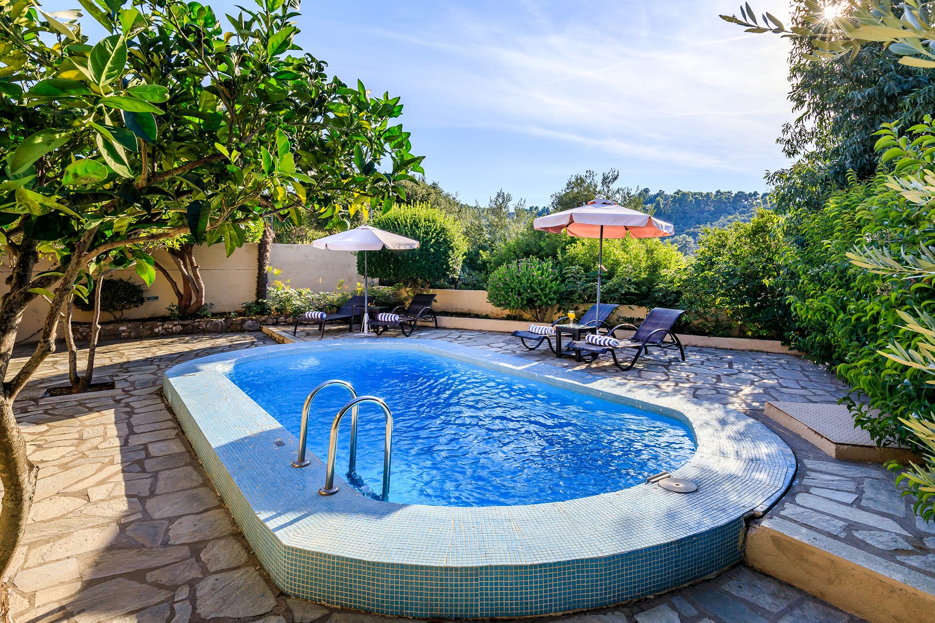 Bungalow Sharing Pool