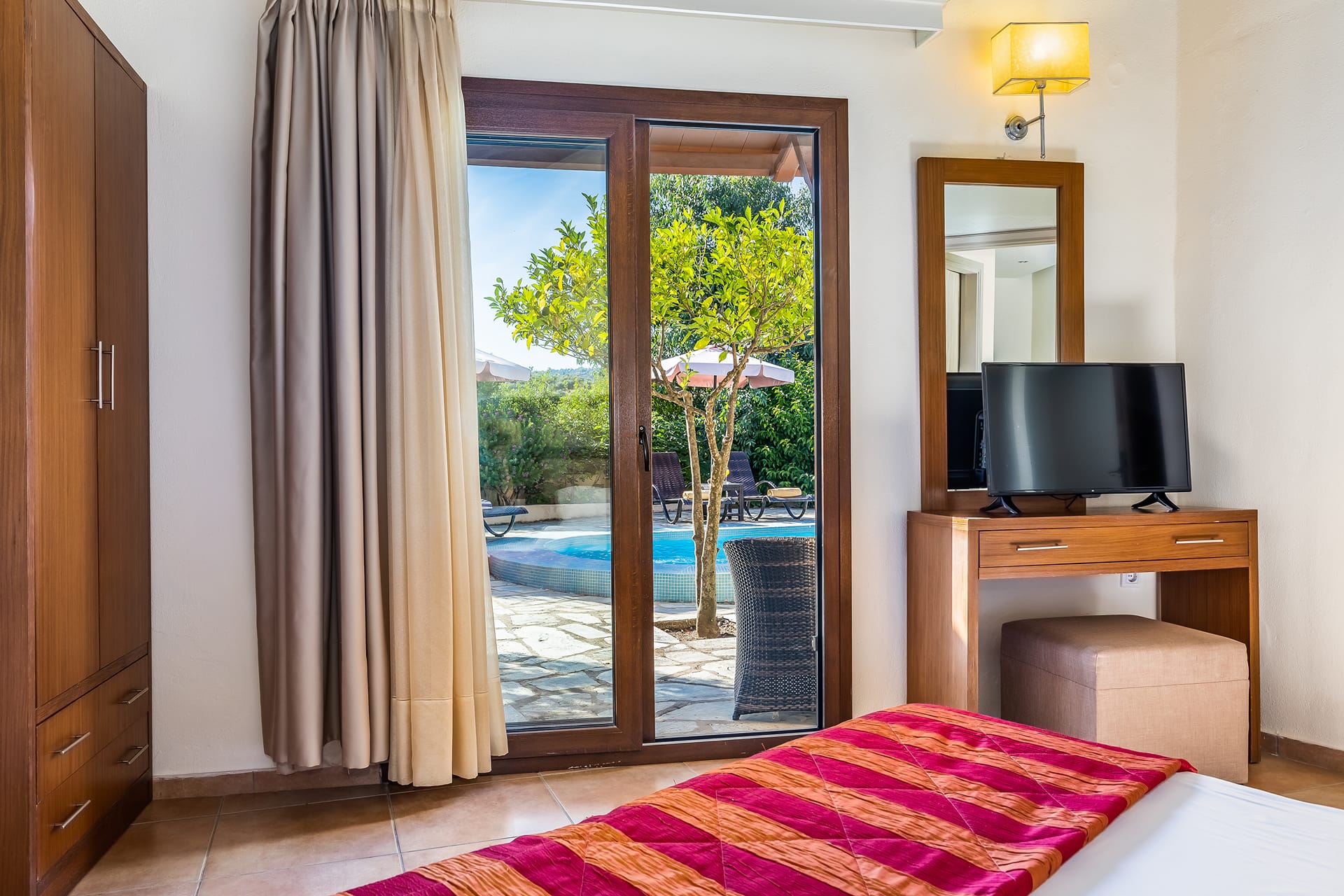 Bungalow Sharing Pool