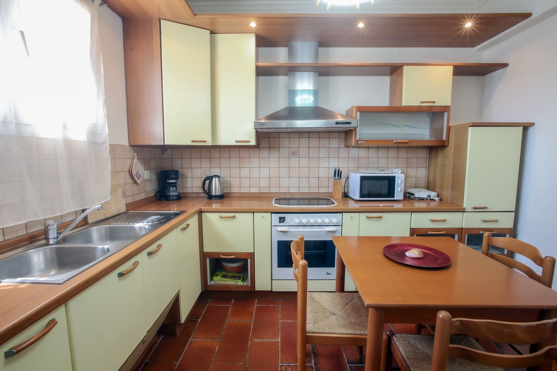 Villa 4 bedrooms with side sea view