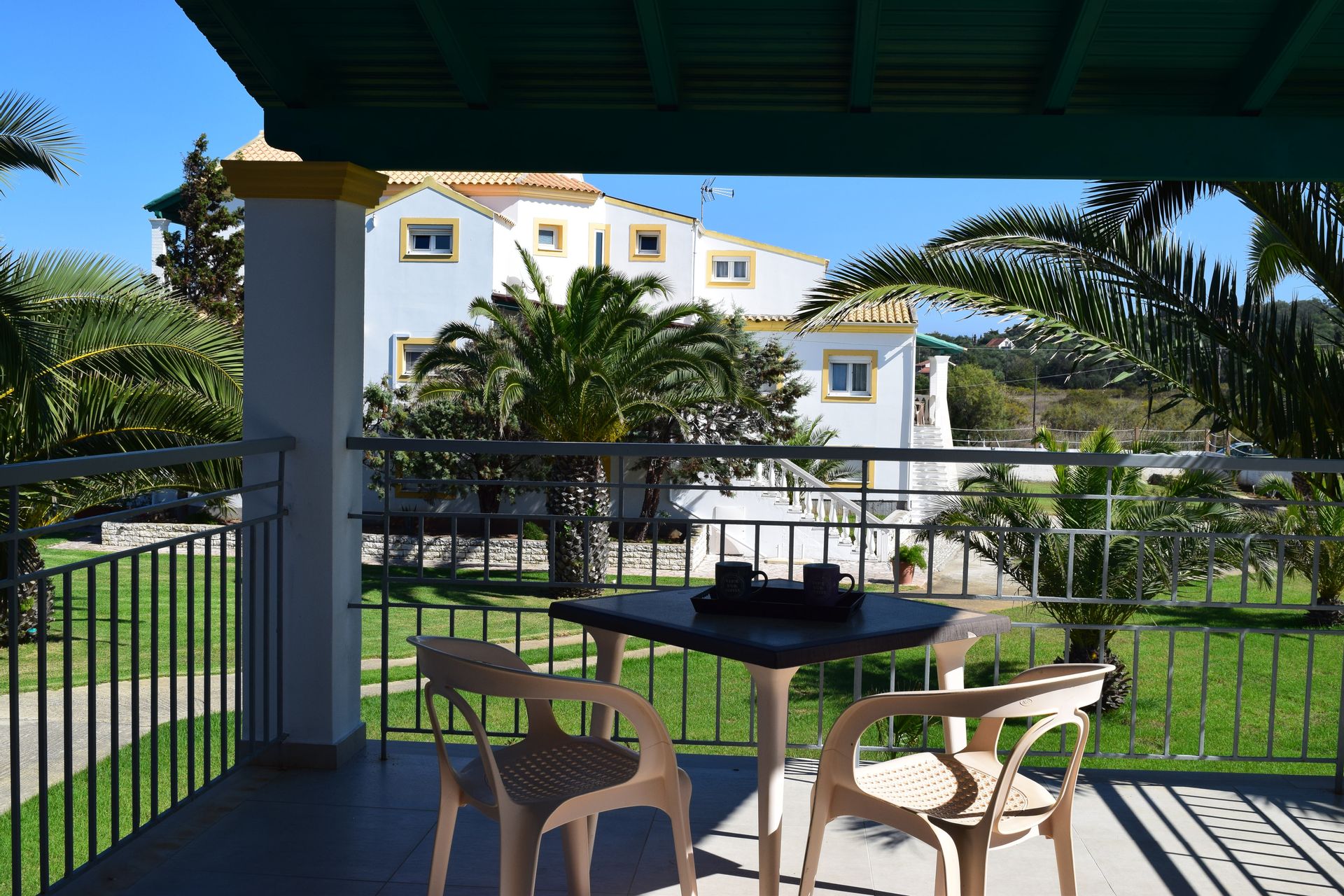 Villa 3 bedrooms with side sea view