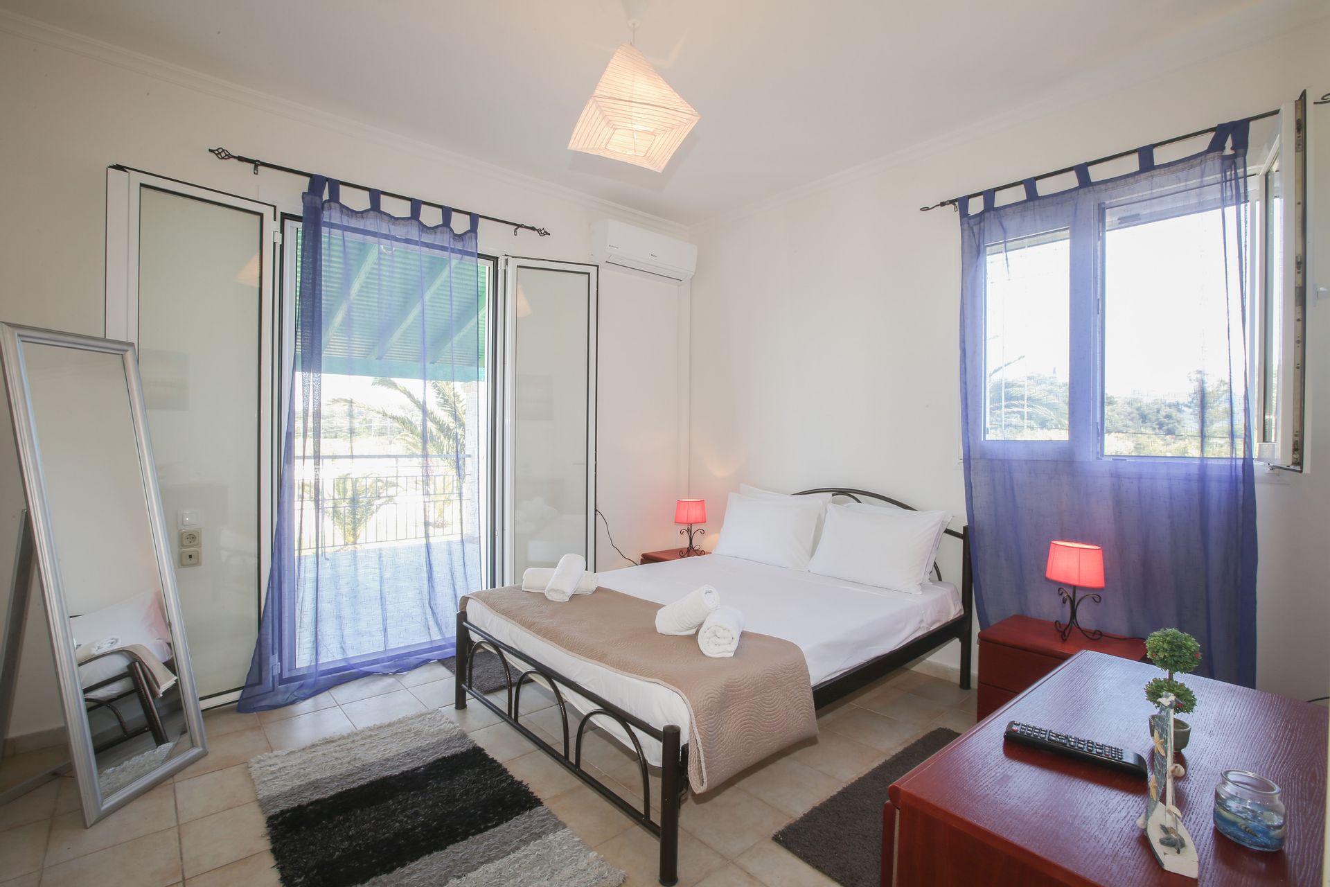 Villa 3 bedrooms with side sea view