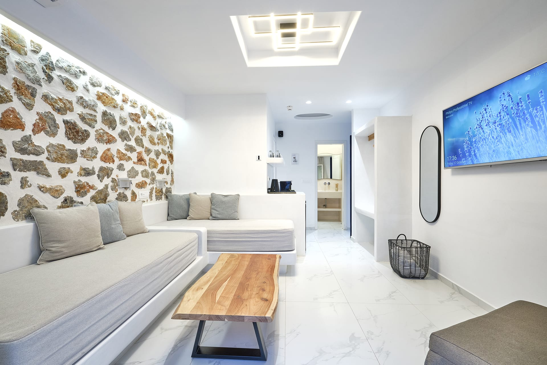 Deluxe Suite with Outdoor Jacuzzi & Pool View