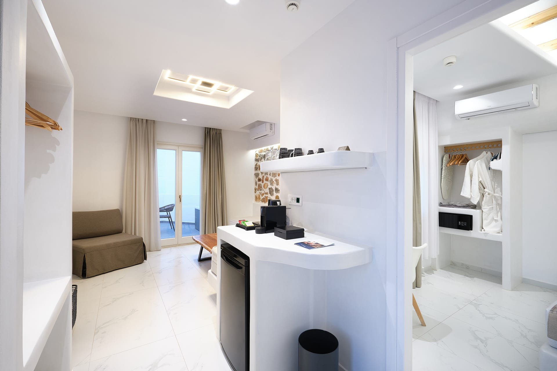 Deluxe Suite with Outdoor Jacuzzi & Pool View