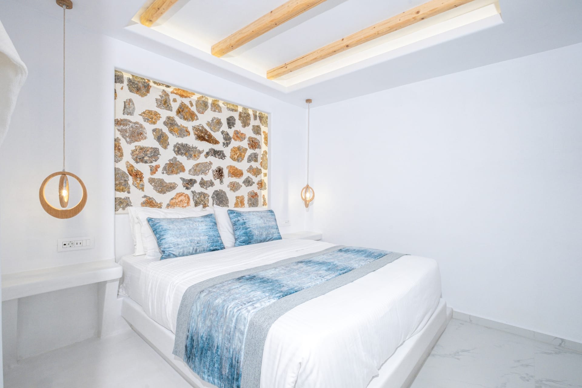 Deluxe Suite with Outdoor Jacuzzi & Sea View