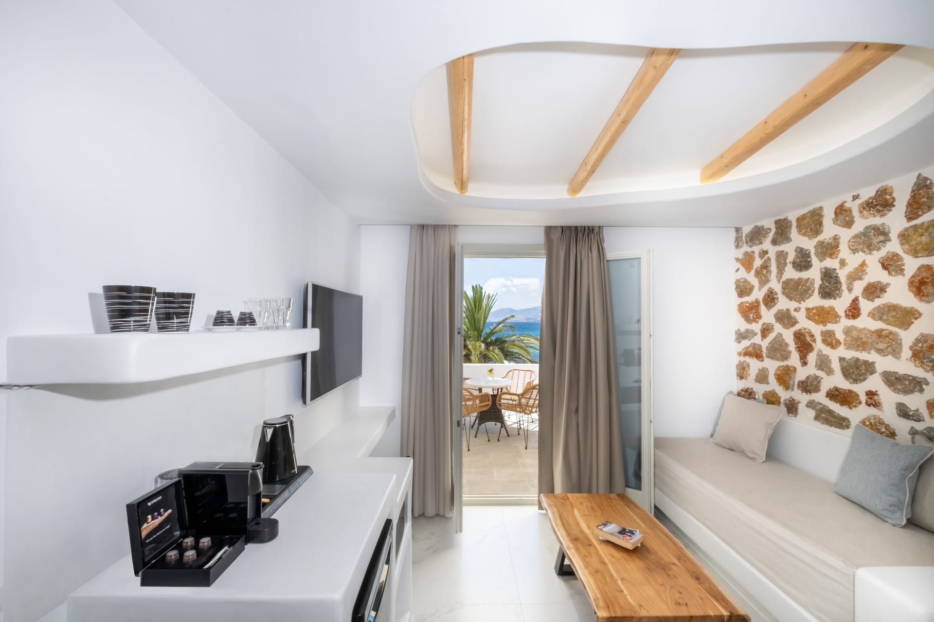Deluxe Suite with Outdoor Jacuzzi & Sea View