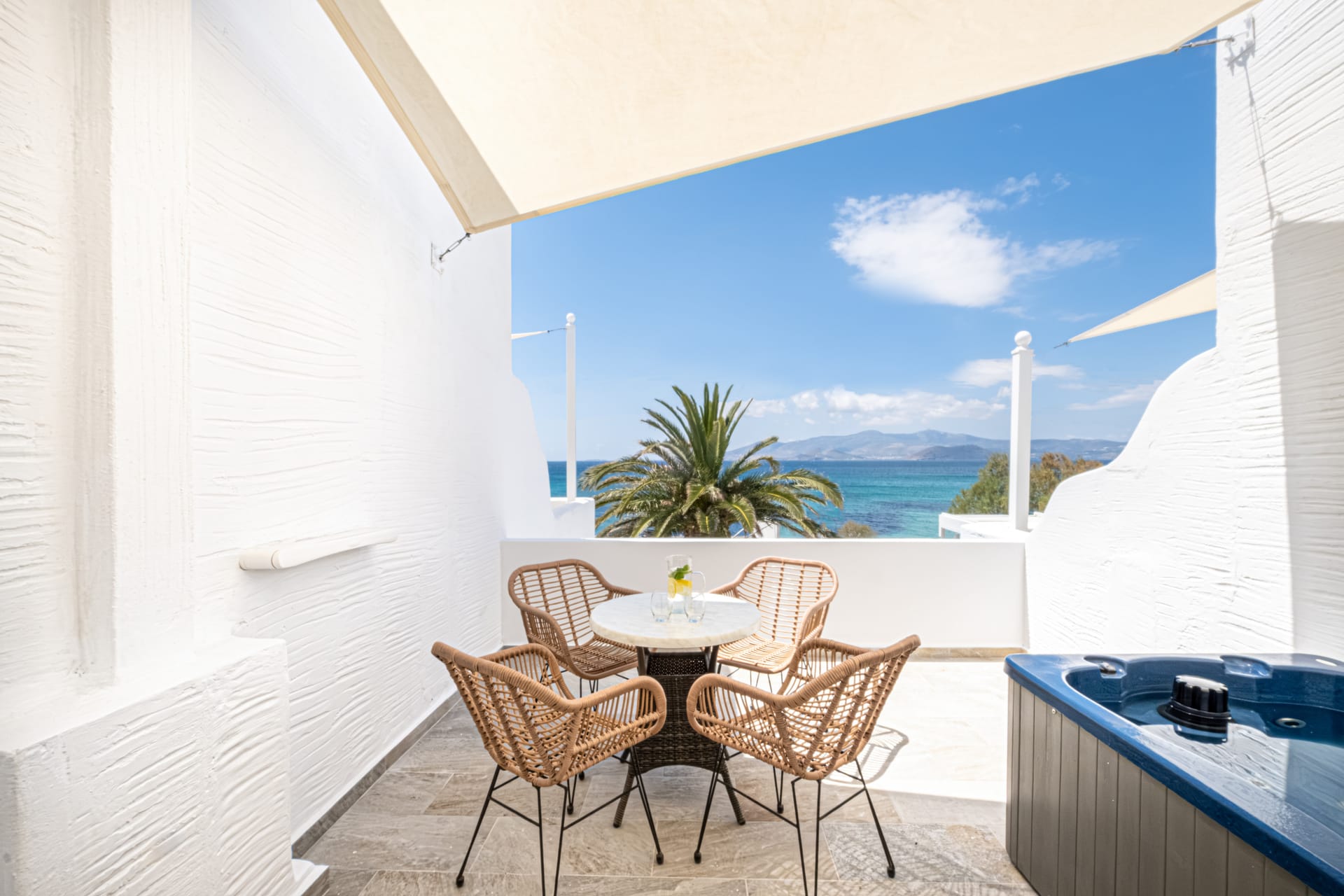 Deluxe Suite with Outdoor Jacuzzi & Sea View