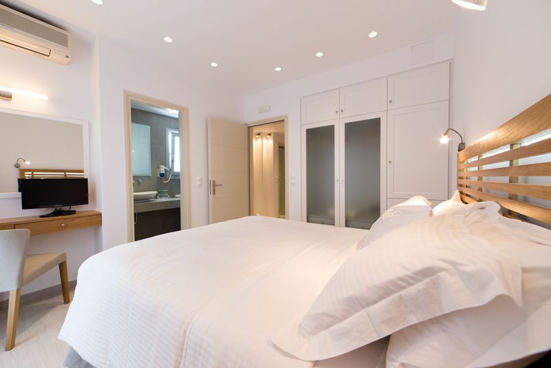 Superior Suite with Outdoor Hydro-Massage Hot Tub [4 Guests]