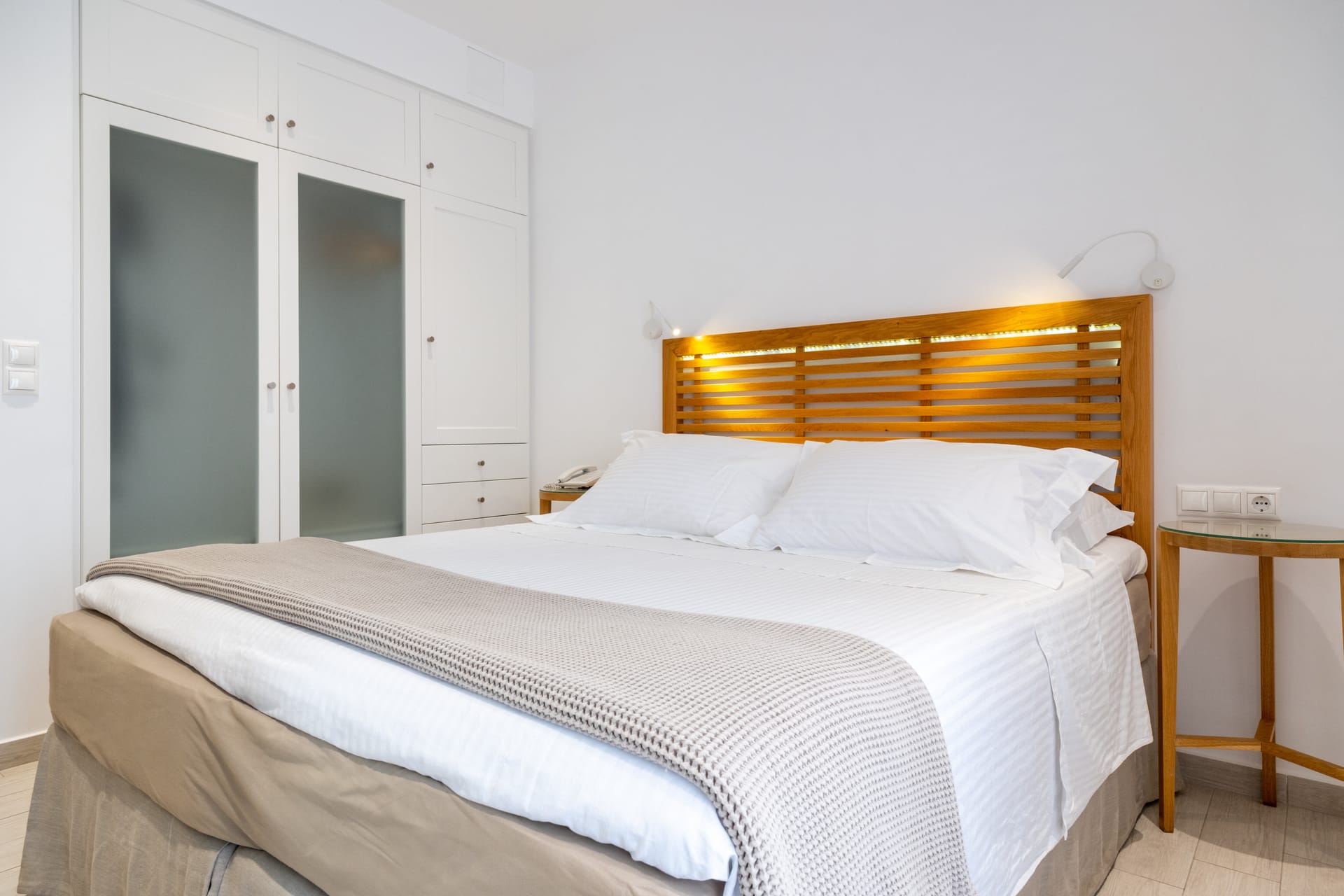 Superior Suite with Outdoor Hydro-Massage Hot Tub [4 Guests]