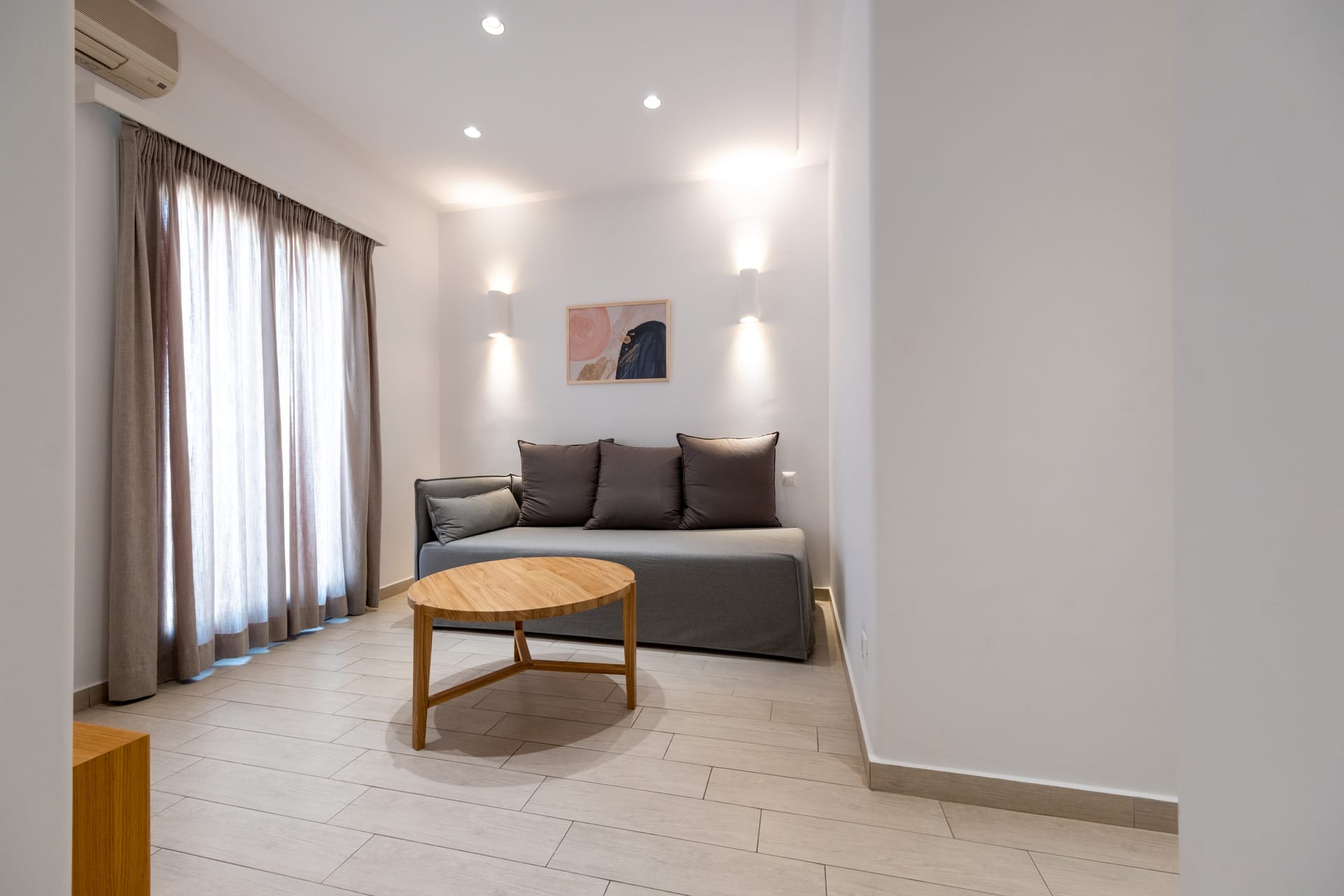 Superior Suite with Outdoor Hydro-Massage Hot Tub [4 Guests]