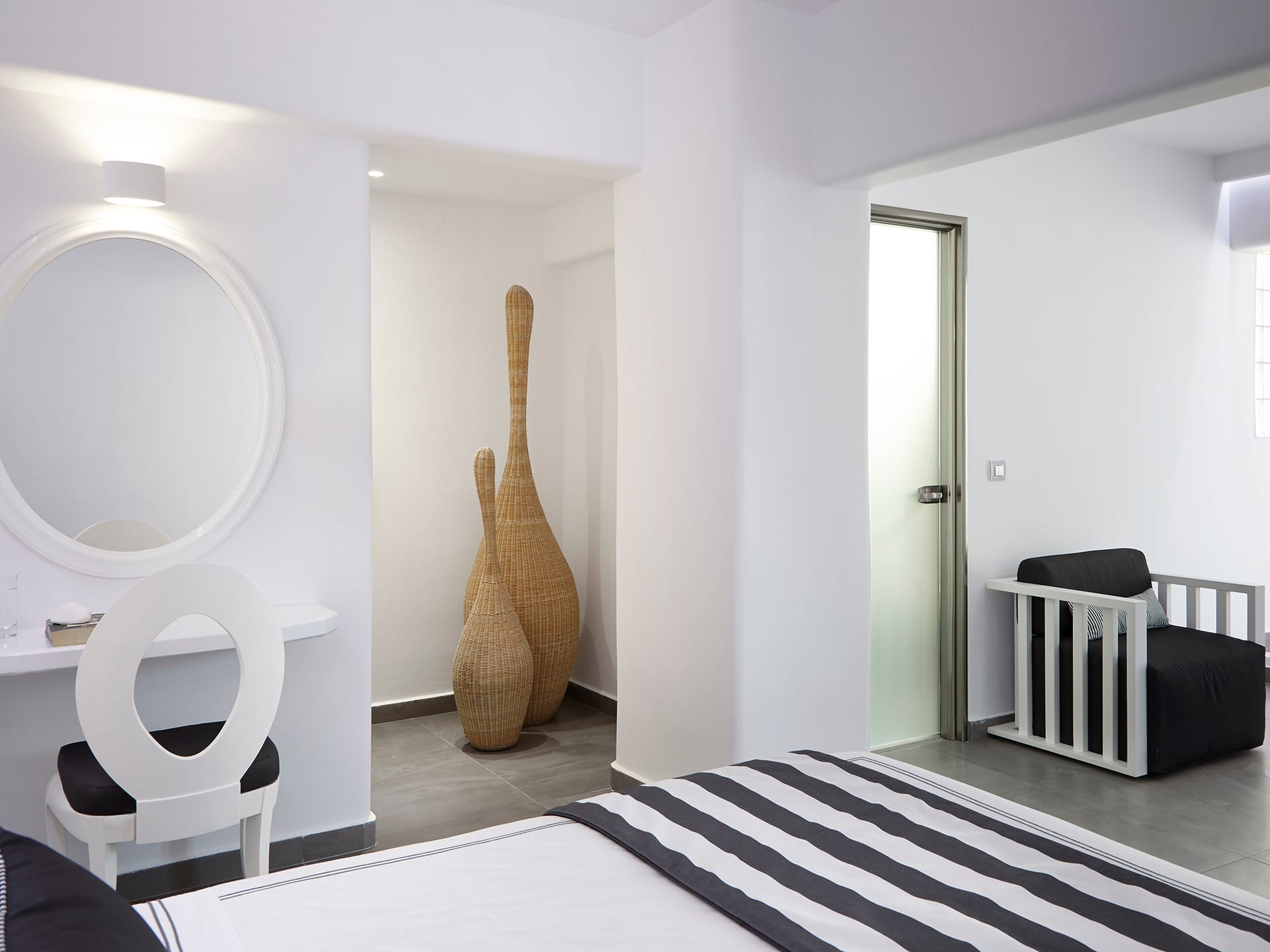 Elegant Suite with Outdoor Private Jacuzzi and Garden View