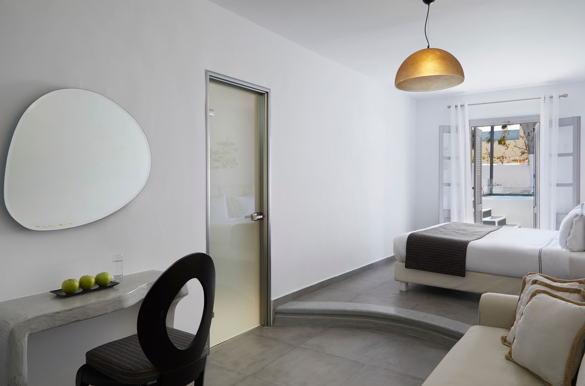 Elegant Suite with Outdoor Private Jacuzzi and Garden View