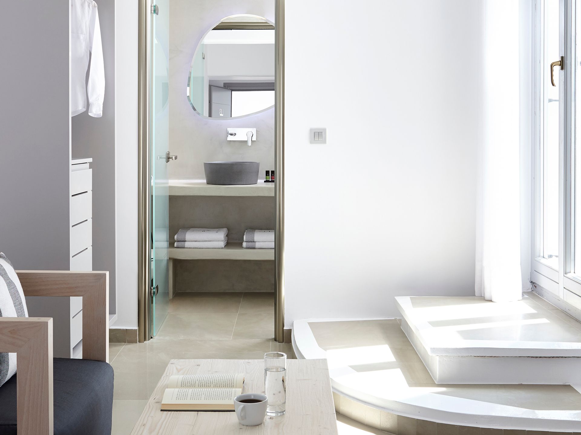 Elegant Suite with Outdoor Private Jacuzzi and Garden View