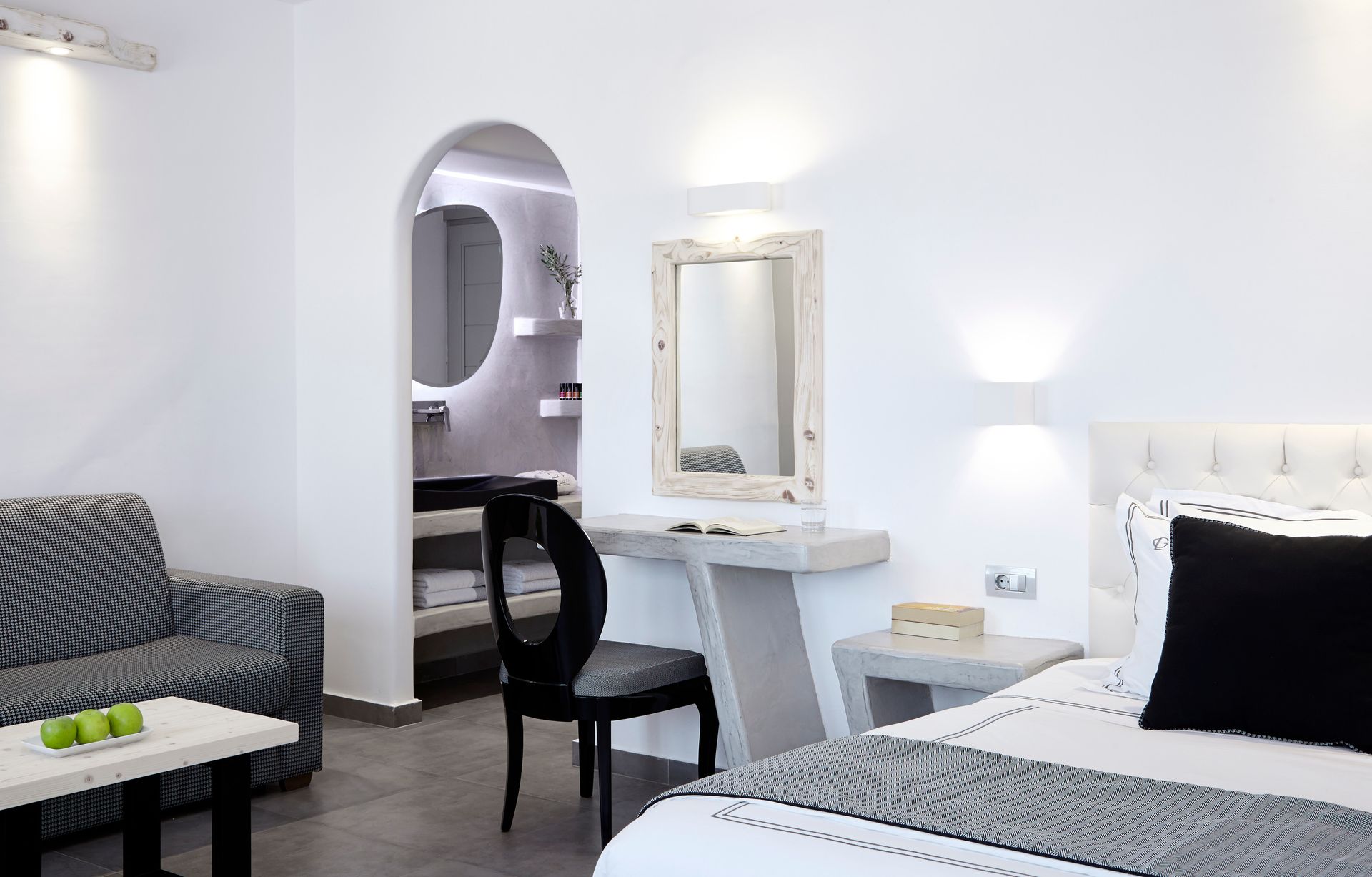 Grand Elegant Suite Open Plan with Sea View | Top Floor