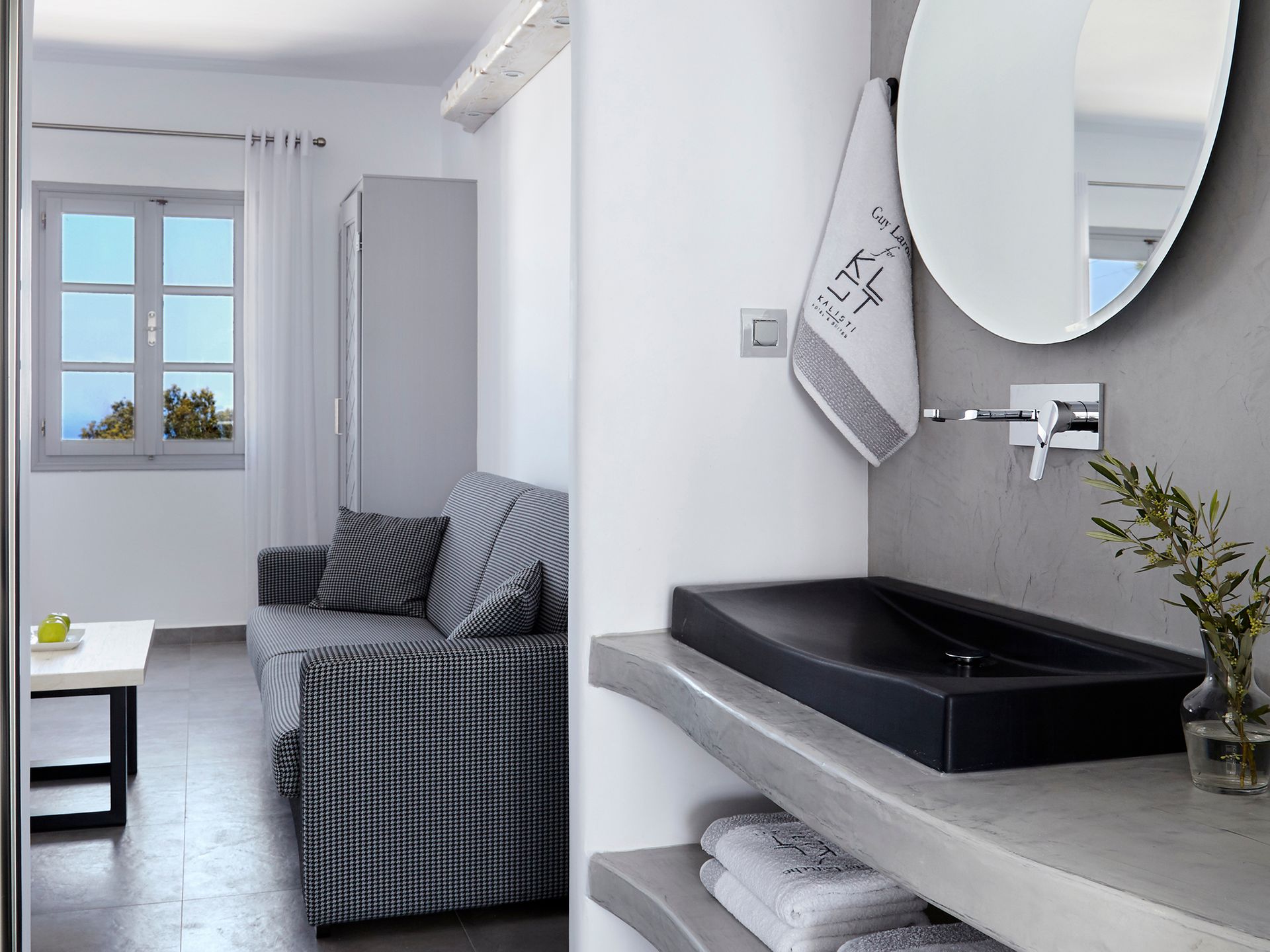 Grand Elegant Suite Open Plan with Sea View | Top Floor