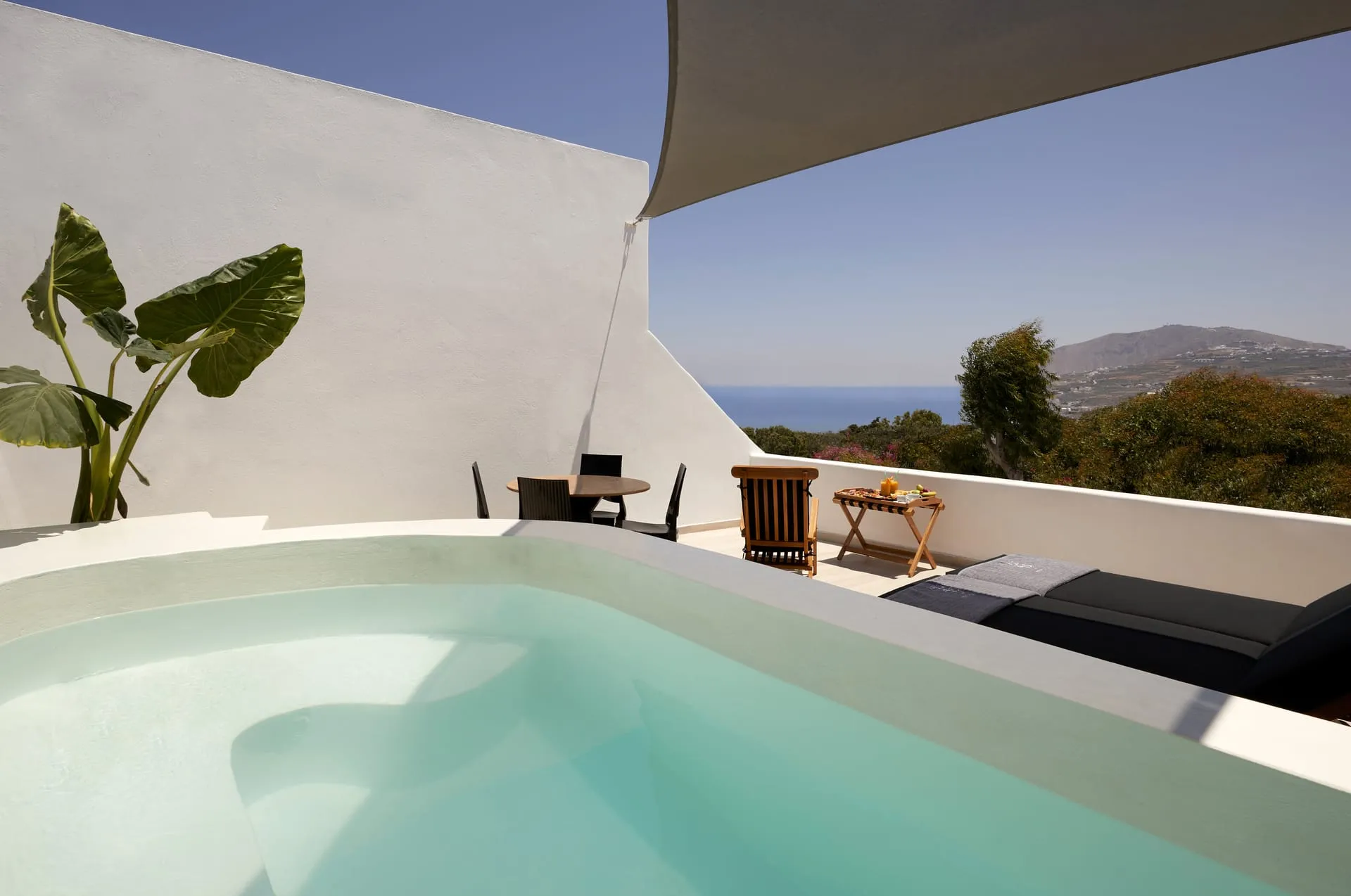 Royal Kalisti Two Bedroom Suite - Private Jacuzzi & Sea View | Top Floor