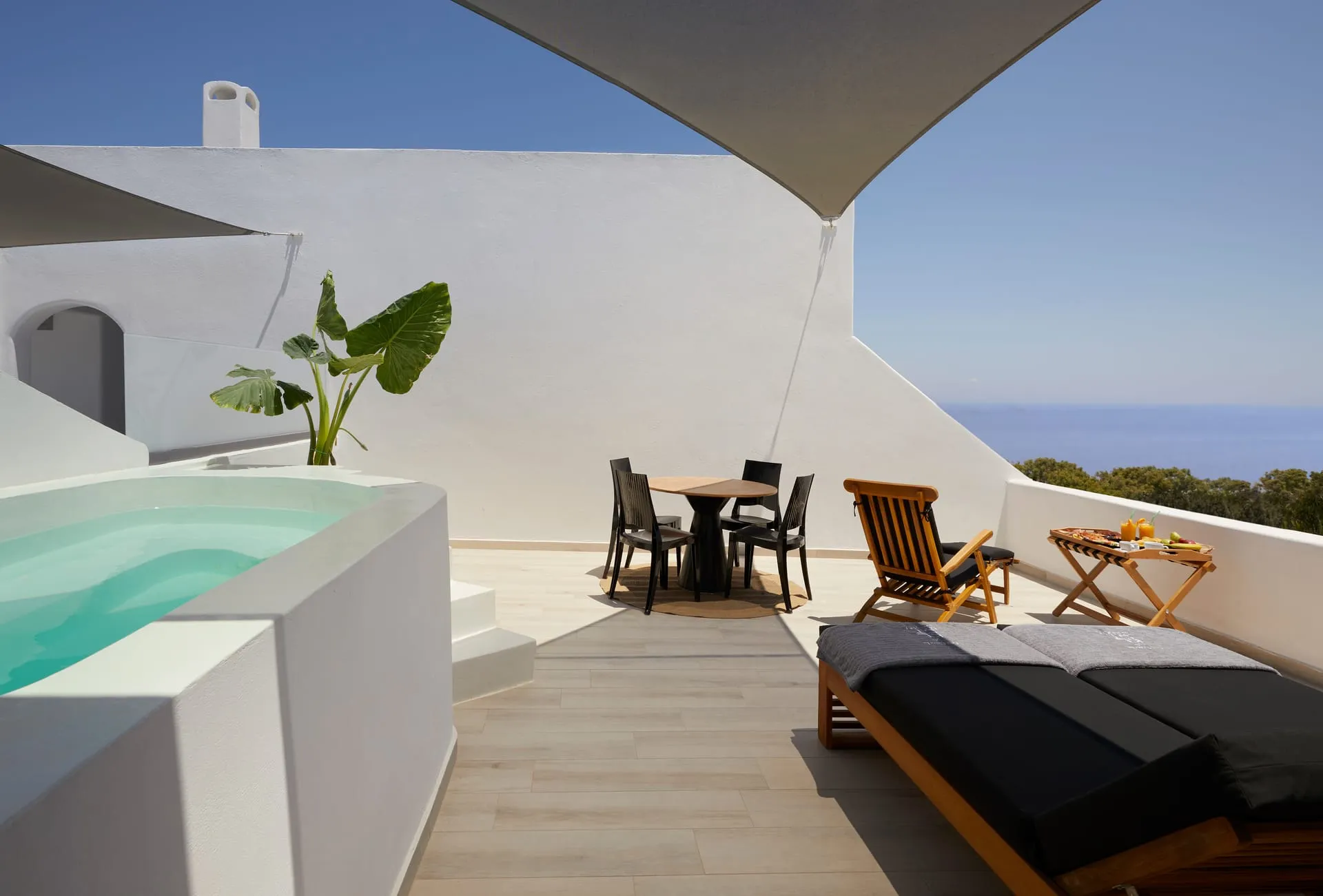 Royal Kalisti Two Bedroom Suite - Private Jacuzzi & Sea View | Top Floor