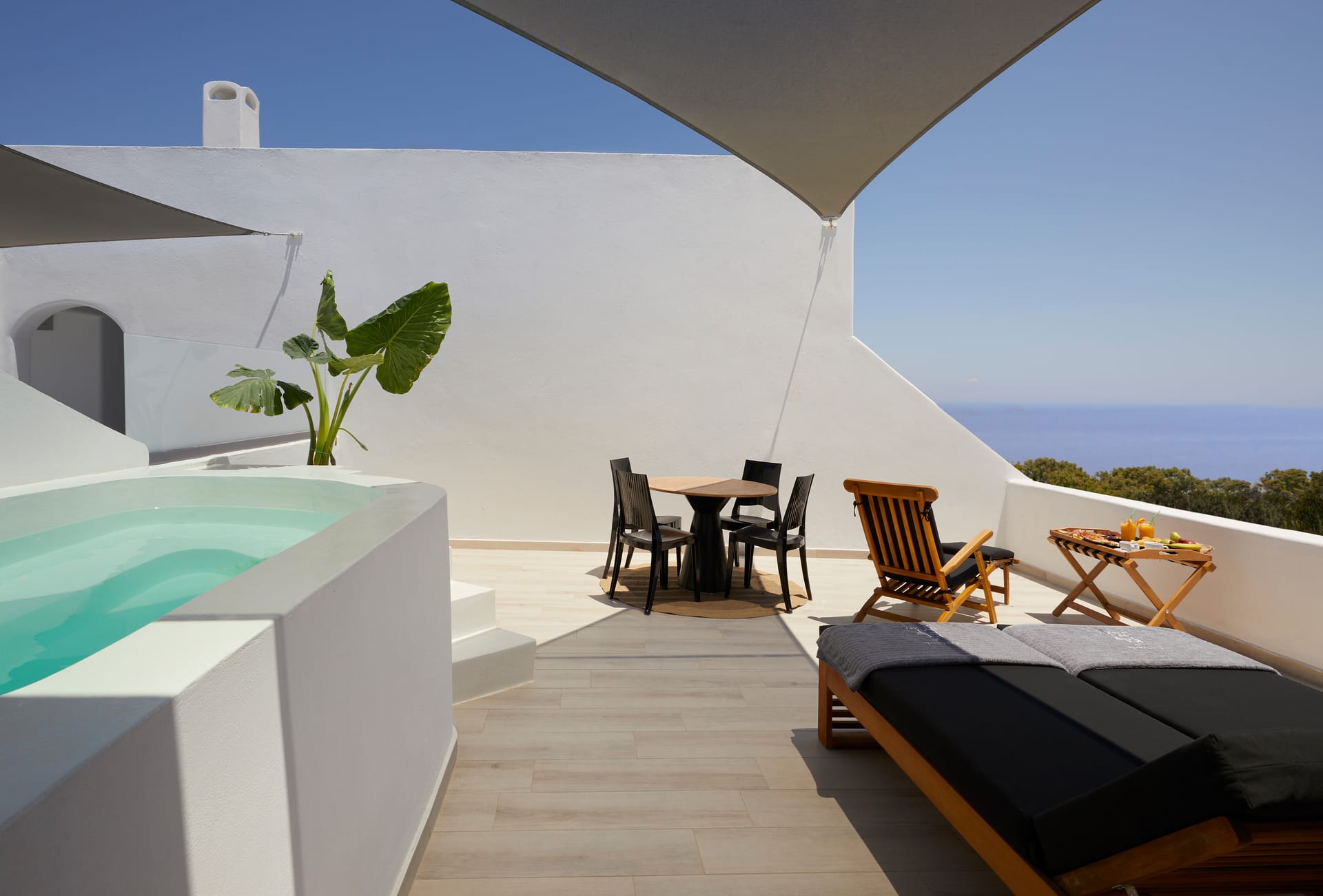 Royal Kalisti Two Bedroom Suite - Private Jacuzzi & Sea View | Top Floor