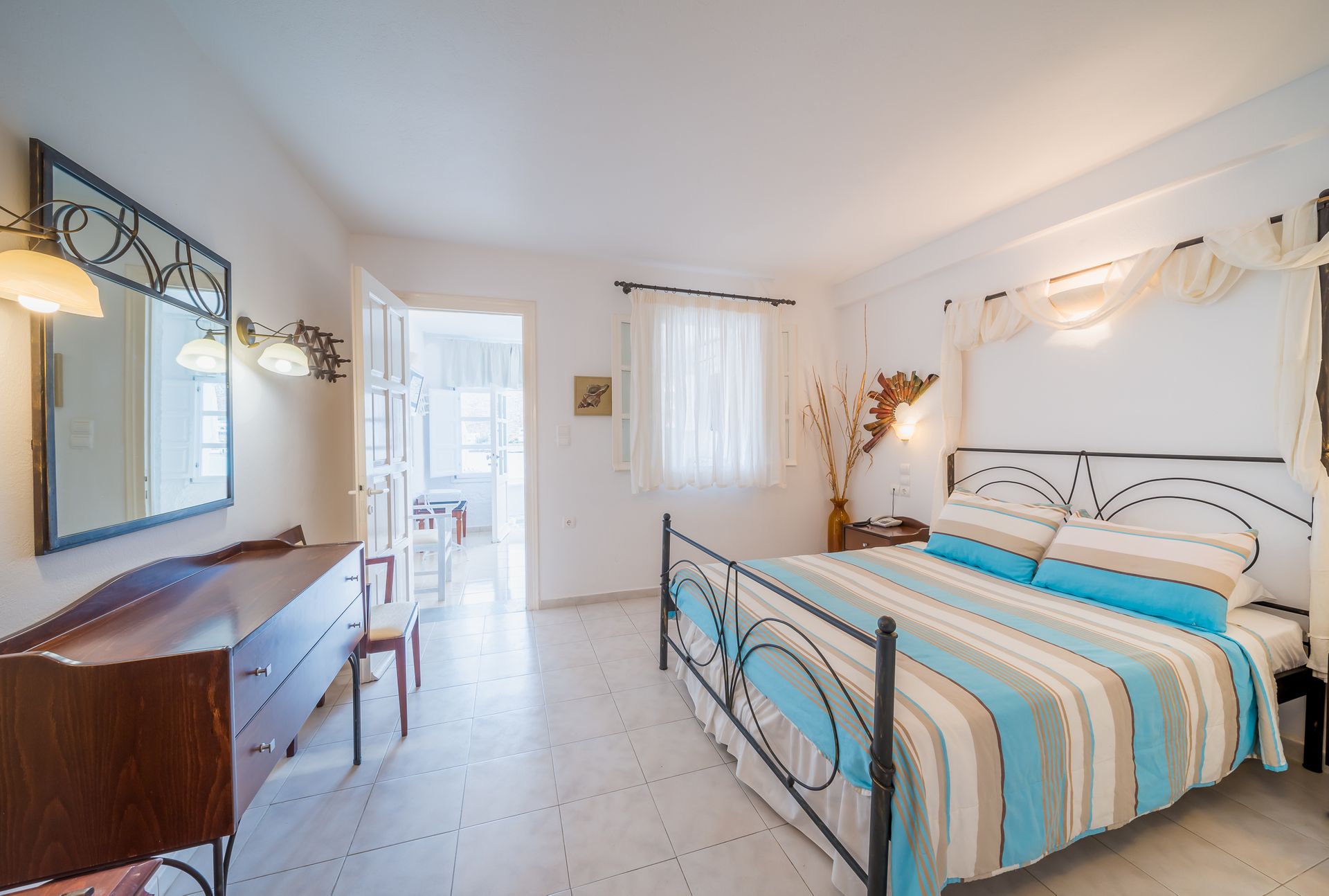 One Bedroom Apartment with Sea View 