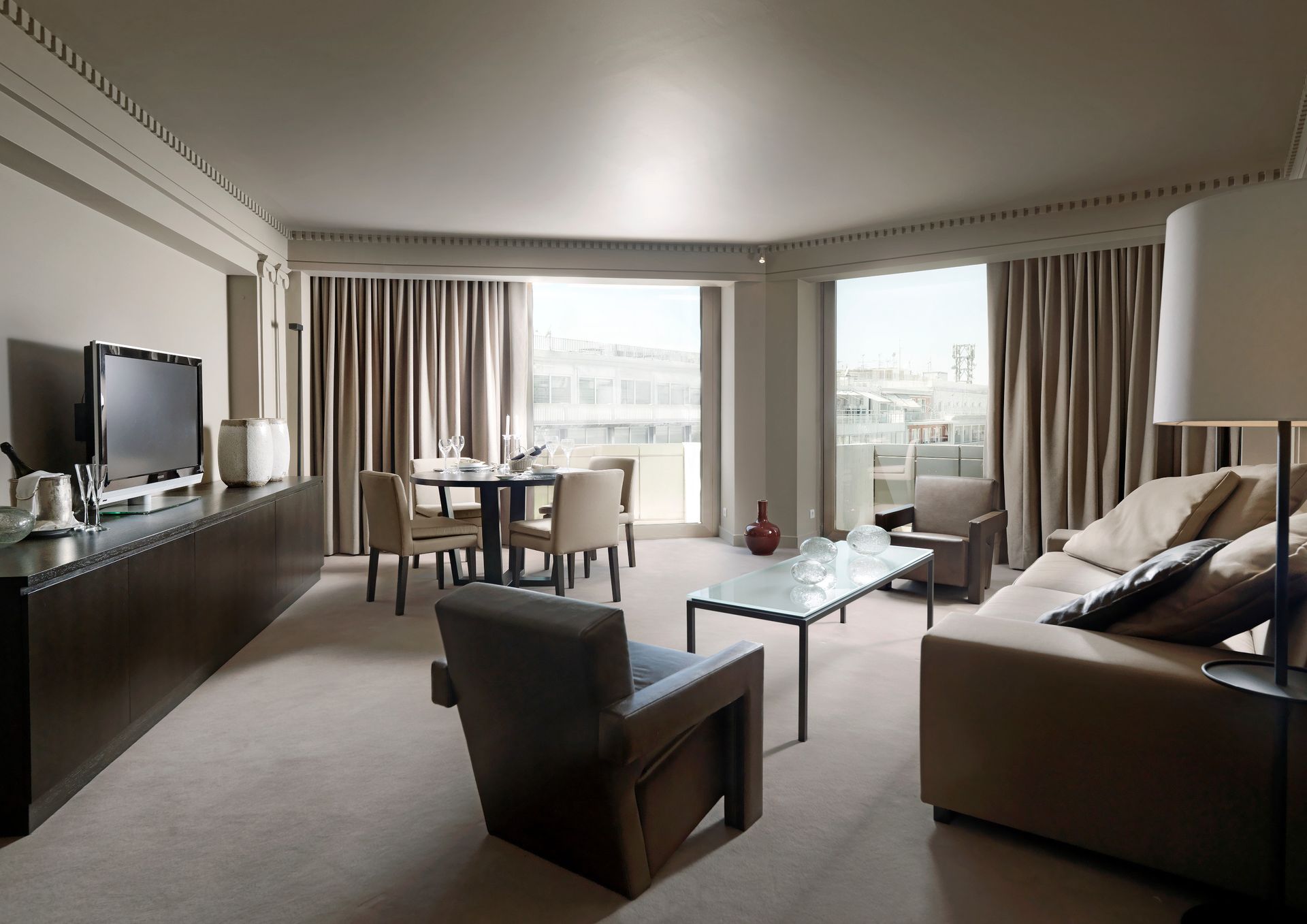 Deluxe City View Suite