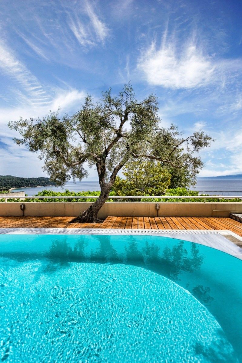 Maisonette with shared pool