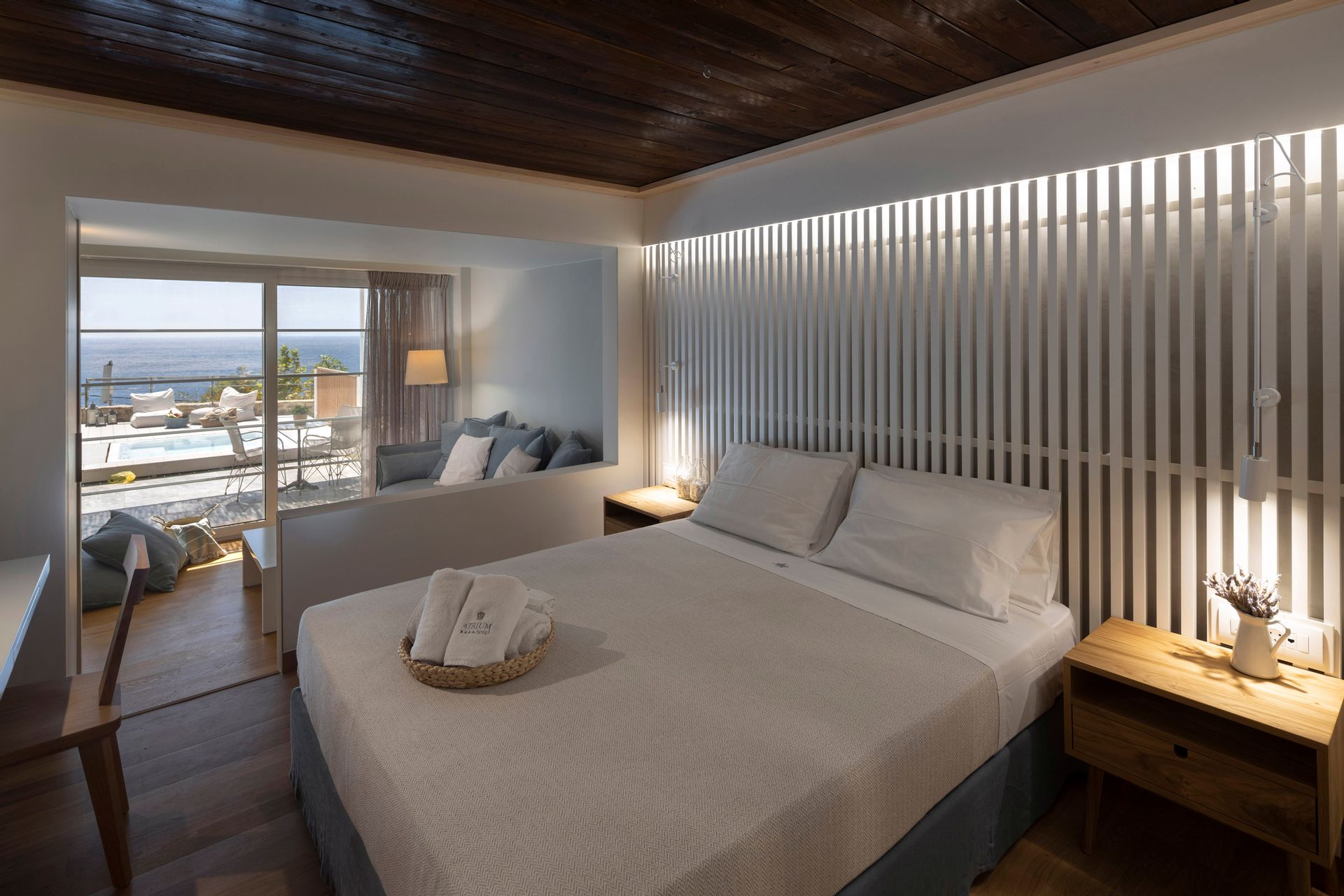 Junior Suite with Pool &amp; Infinity Sea View - IV