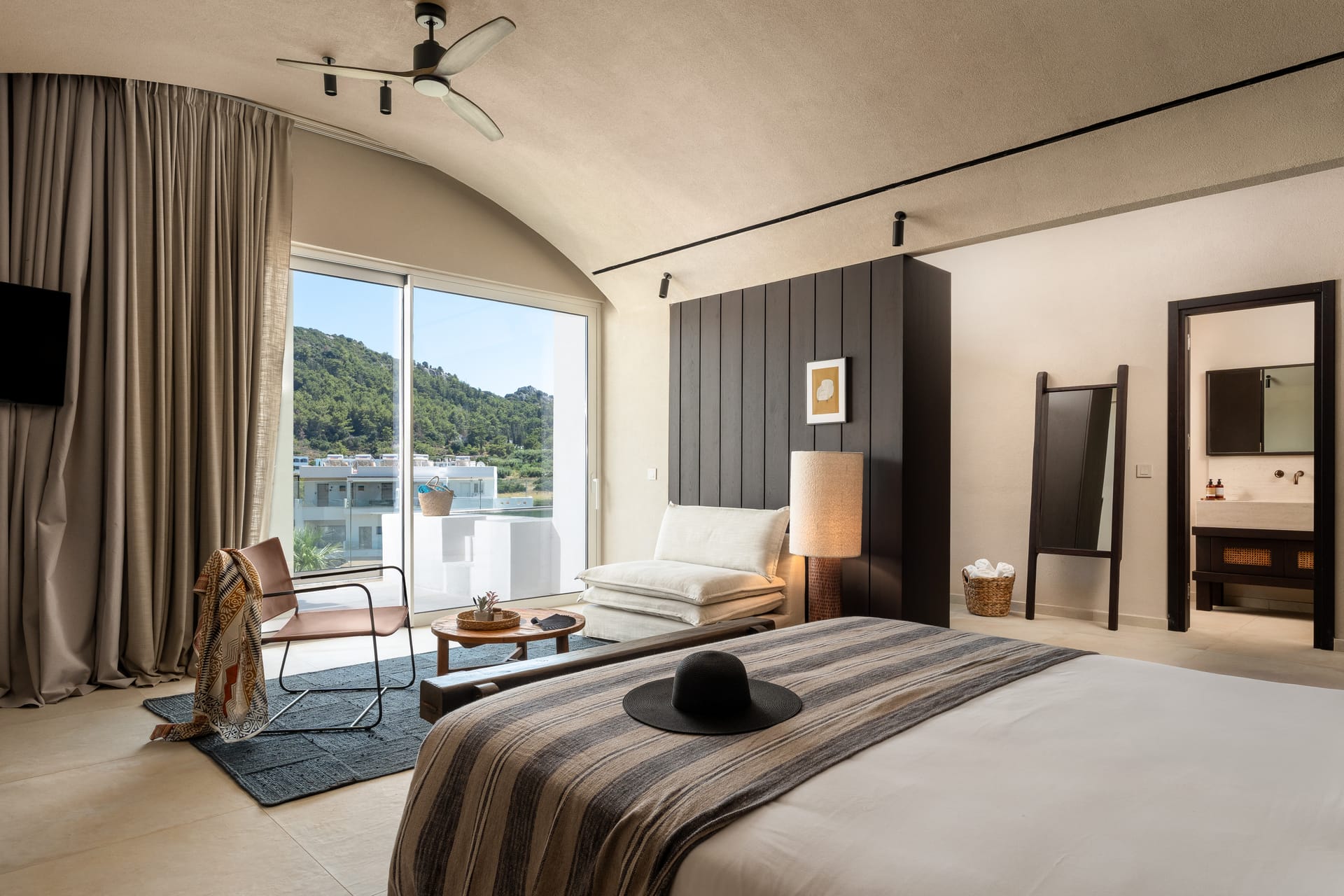 Penthouse Suite with Outdoor Jacuzzi 45m²