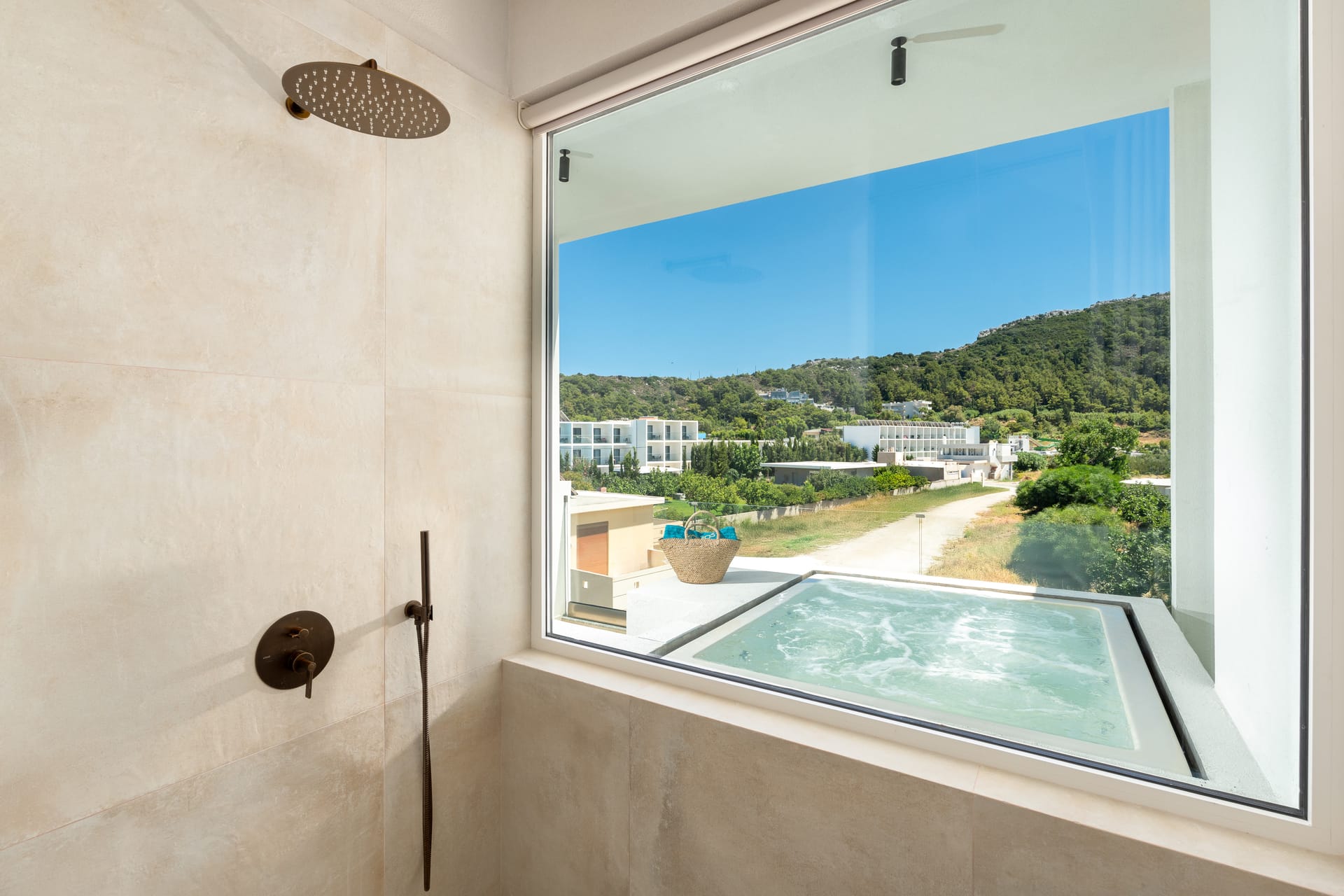 Penthouse Suite with Outdoor Jacuzzi 45m²