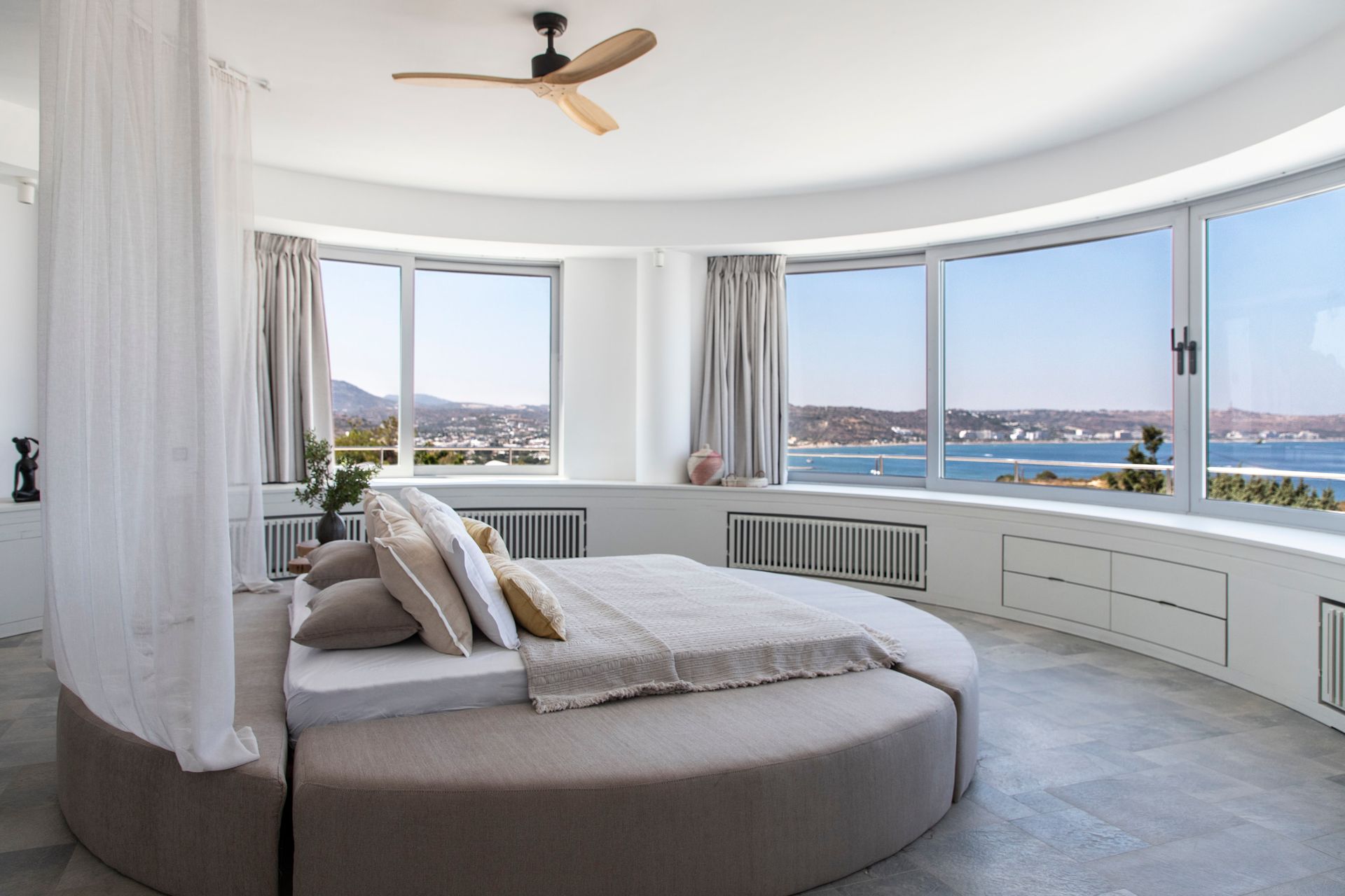 Villa Noura with Private Pool &amp; Sea View 670m²