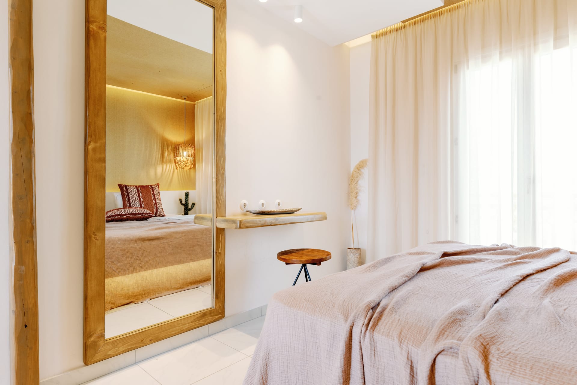 Luxury Suite with Private Jacuzzi