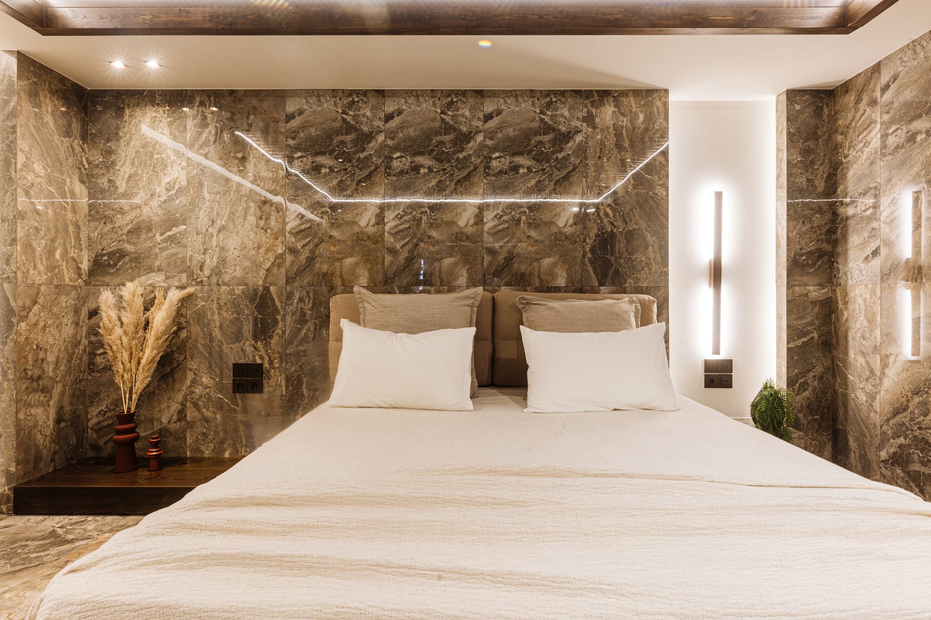 Luxury Suite with Private Jacuzzi