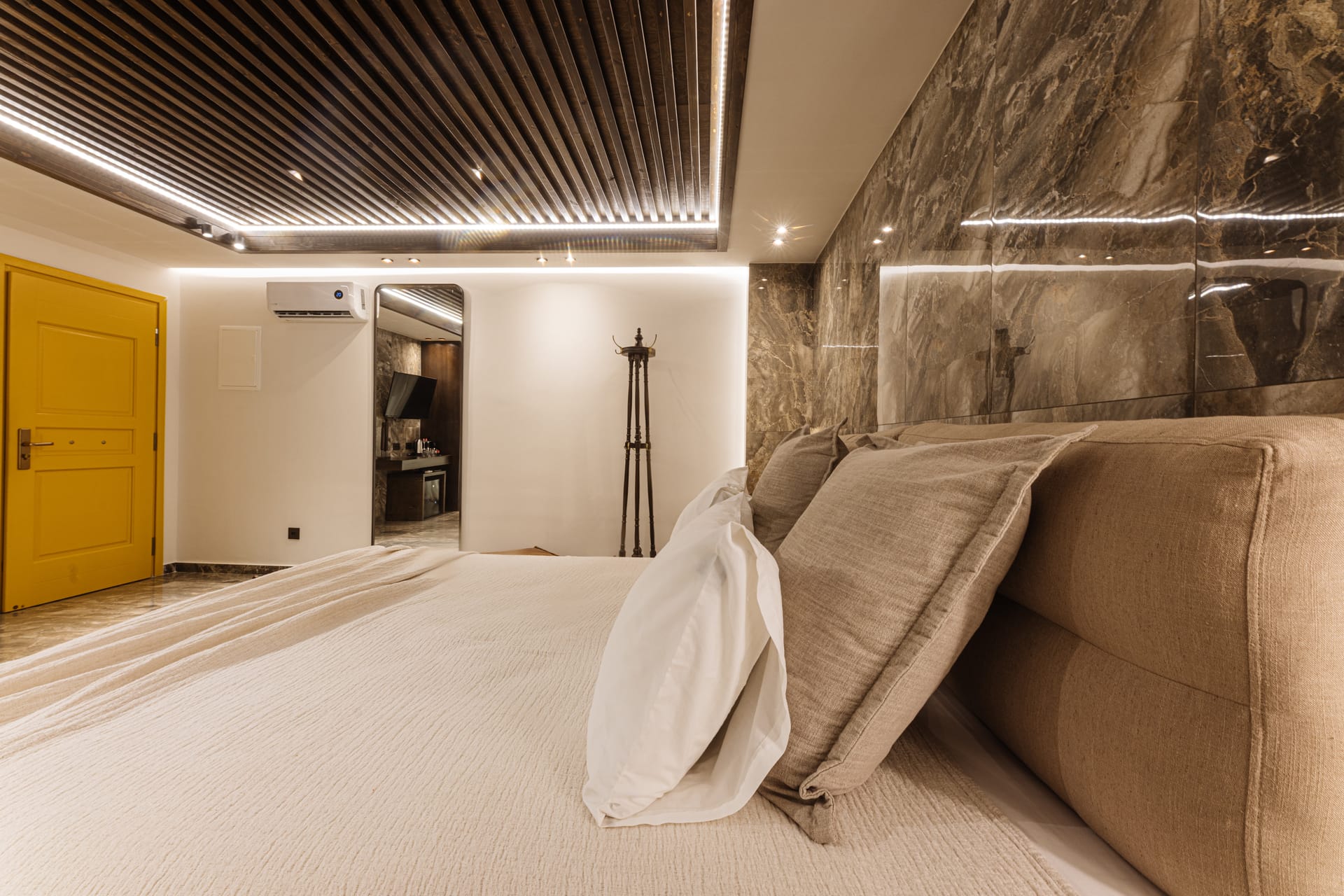 Luxury Suite with Private Jacuzzi