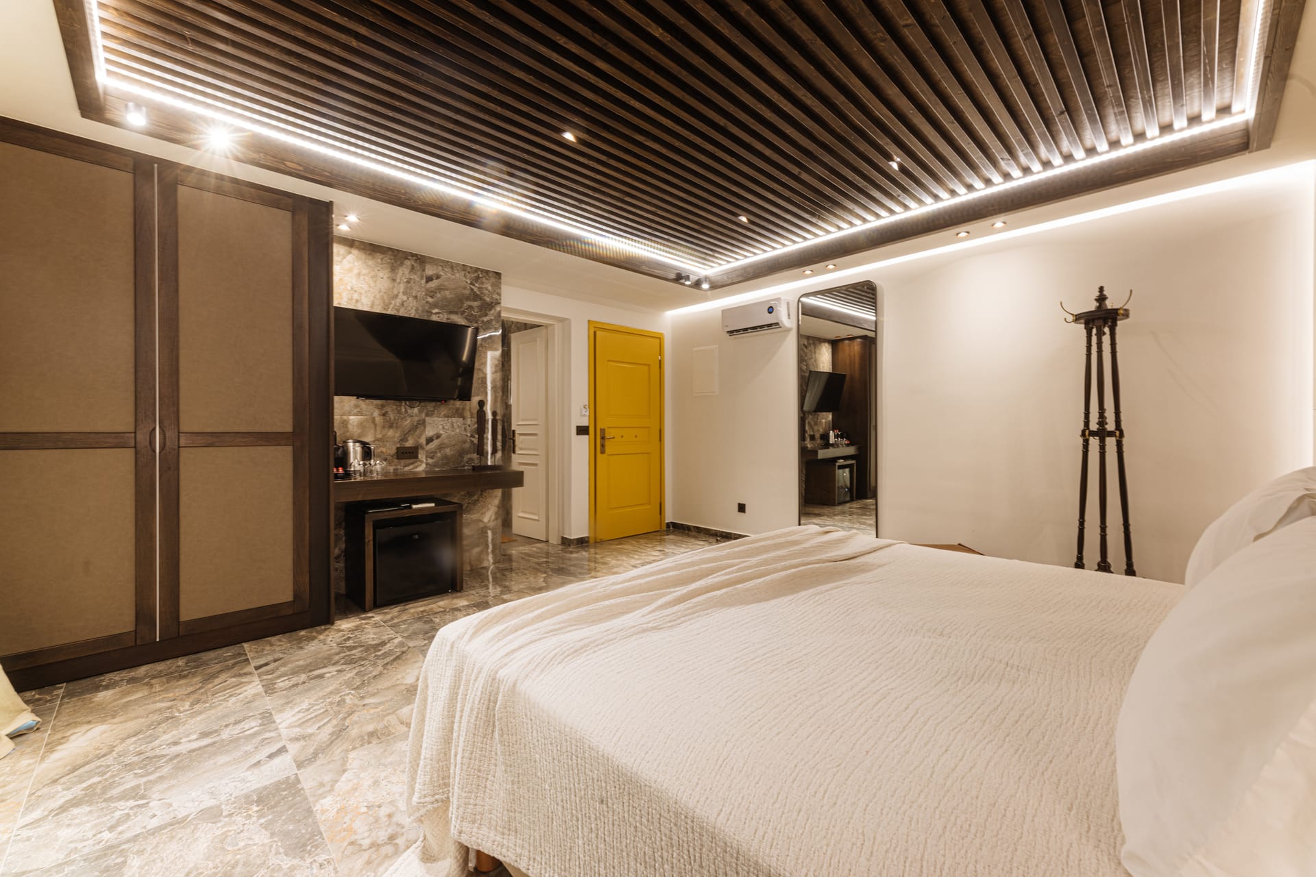 Luxury Suite with Private Jacuzzi