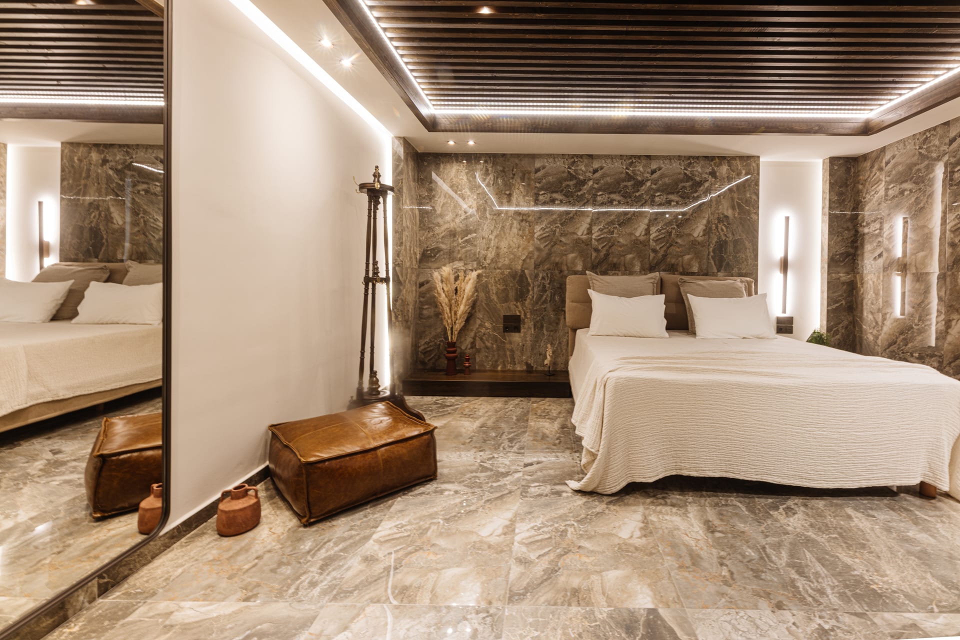 Luxury Suite with Private Jacuzzi