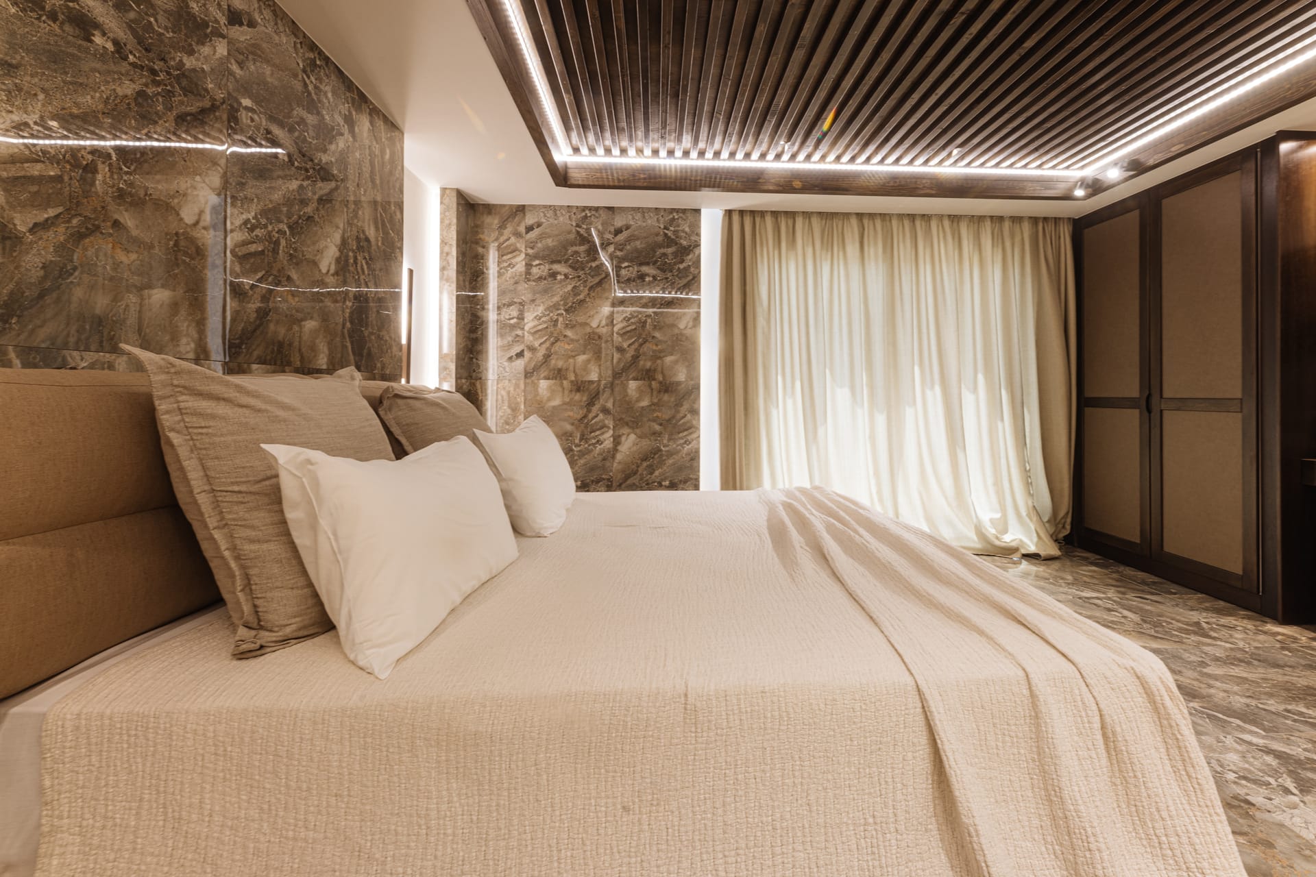 Luxury Suite with Private Jacuzzi