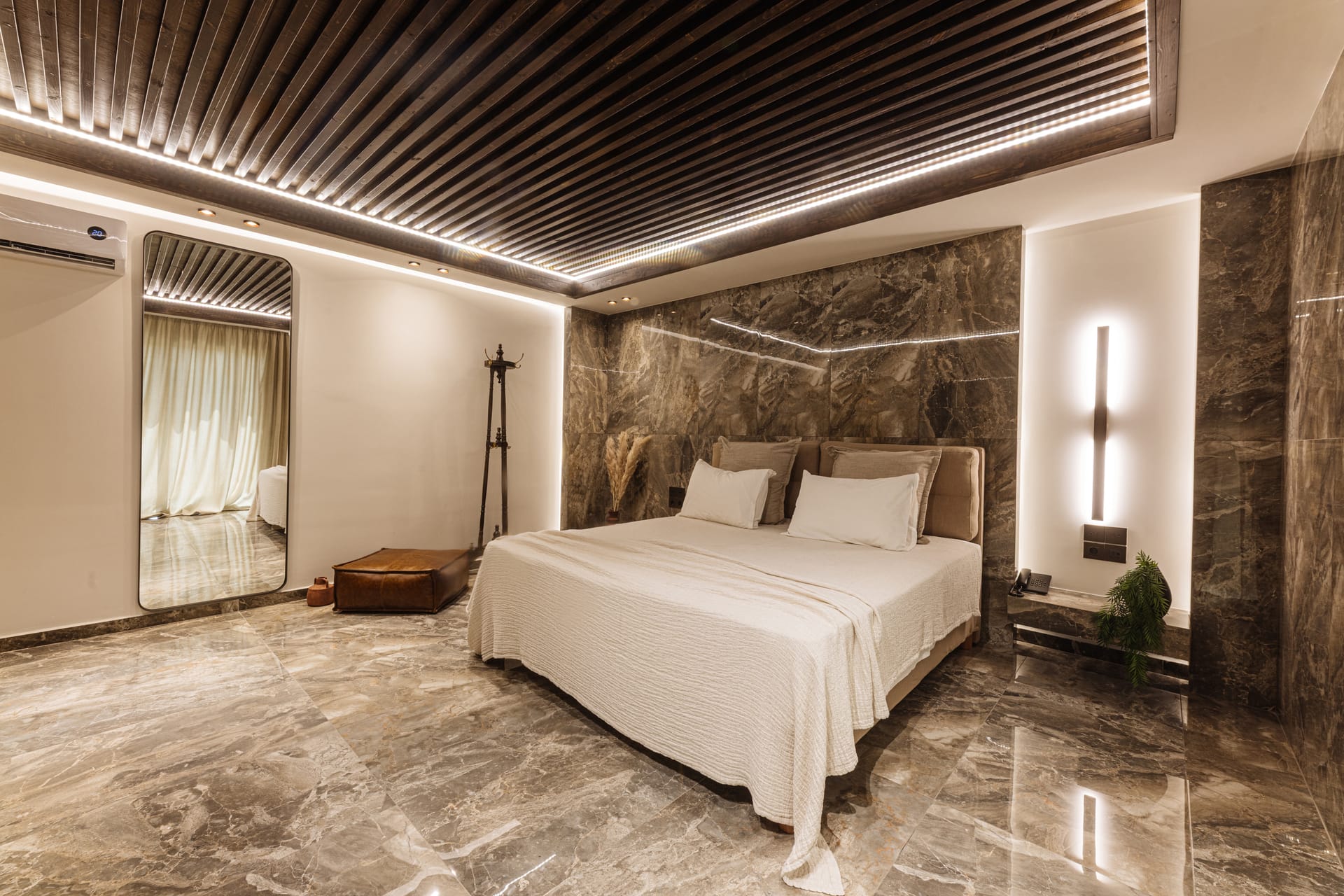 Luxury Suite with Private Jacuzzi