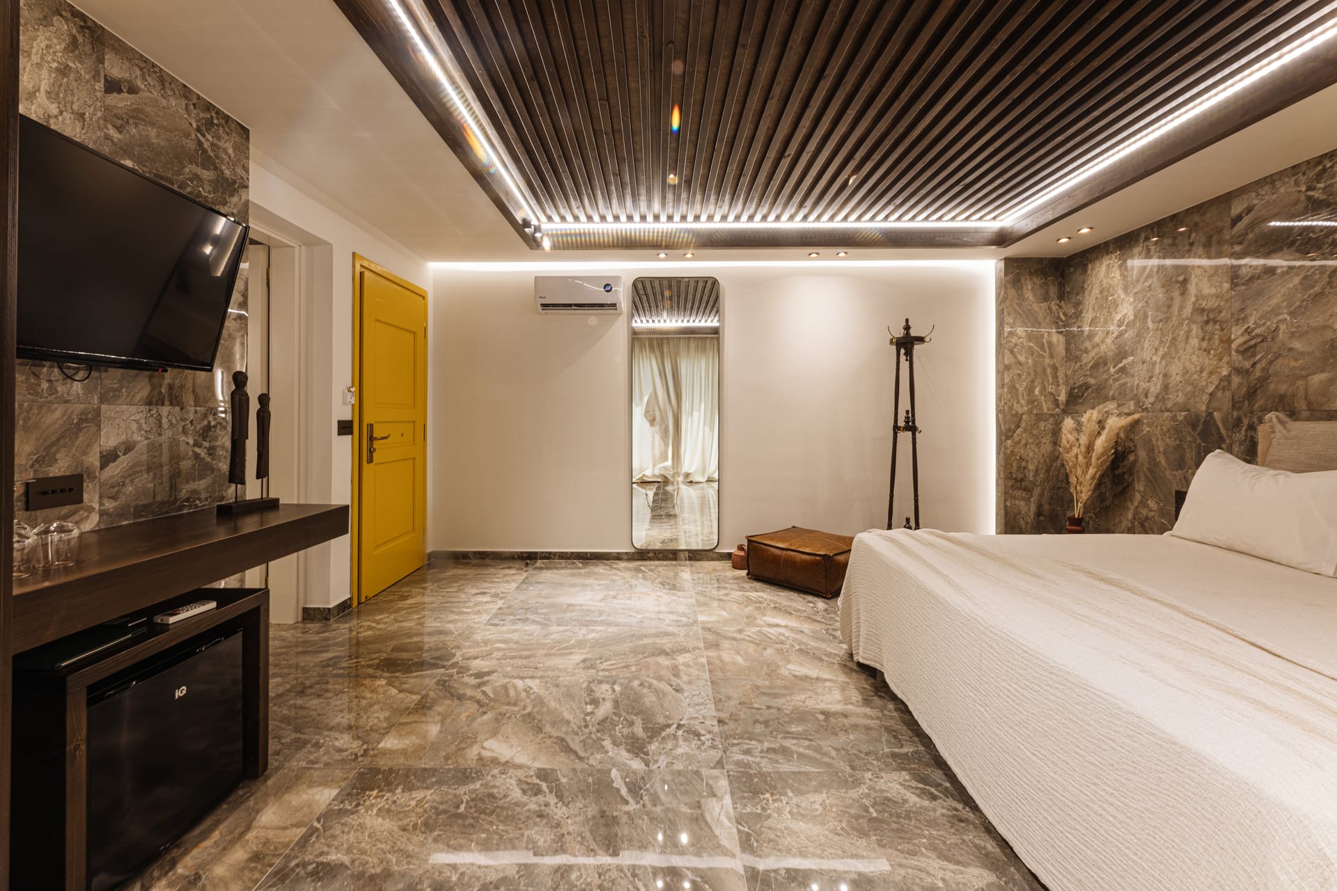 Luxury Suite with Private Jacuzzi