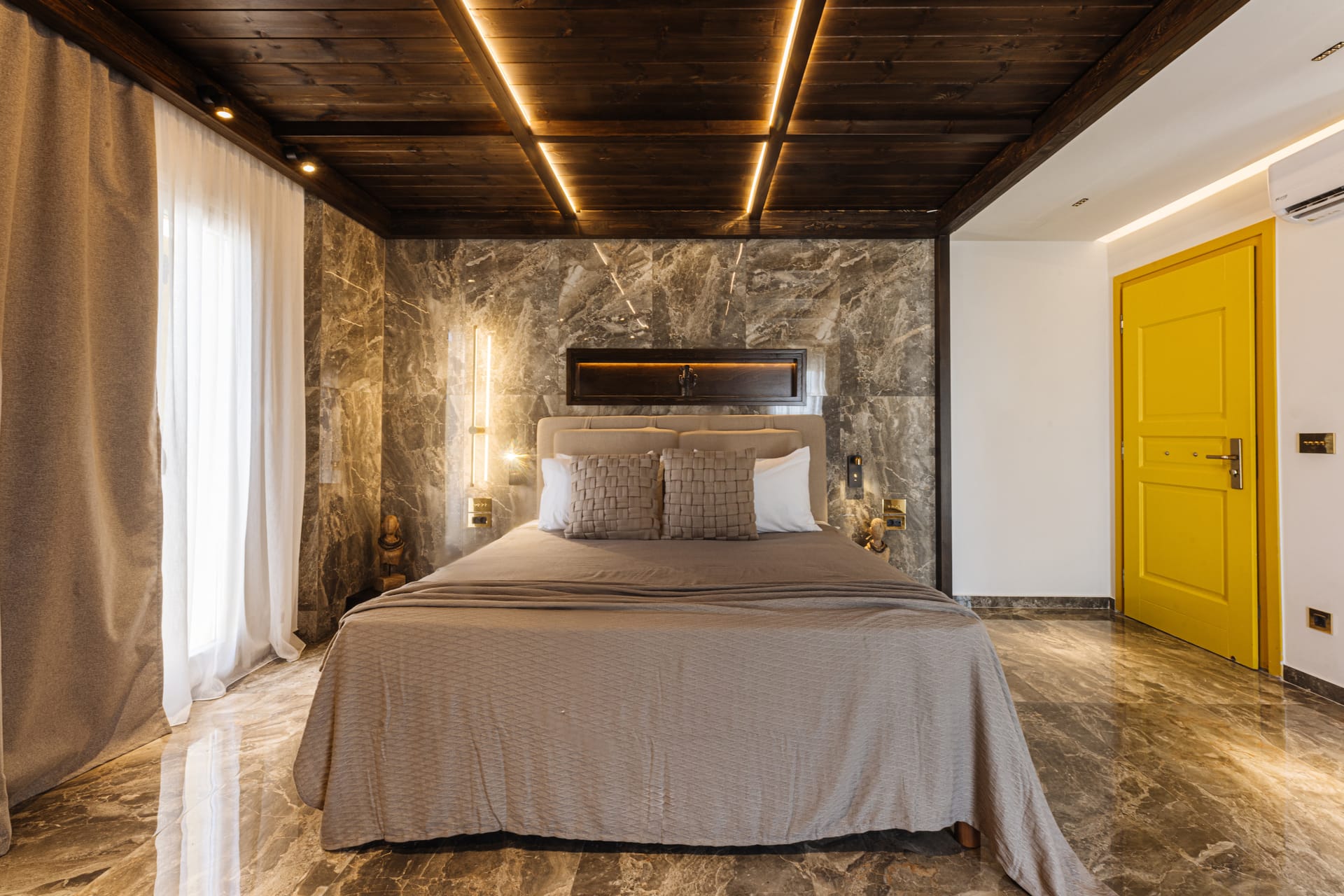 Luxury Suite with Private Jacuzzi