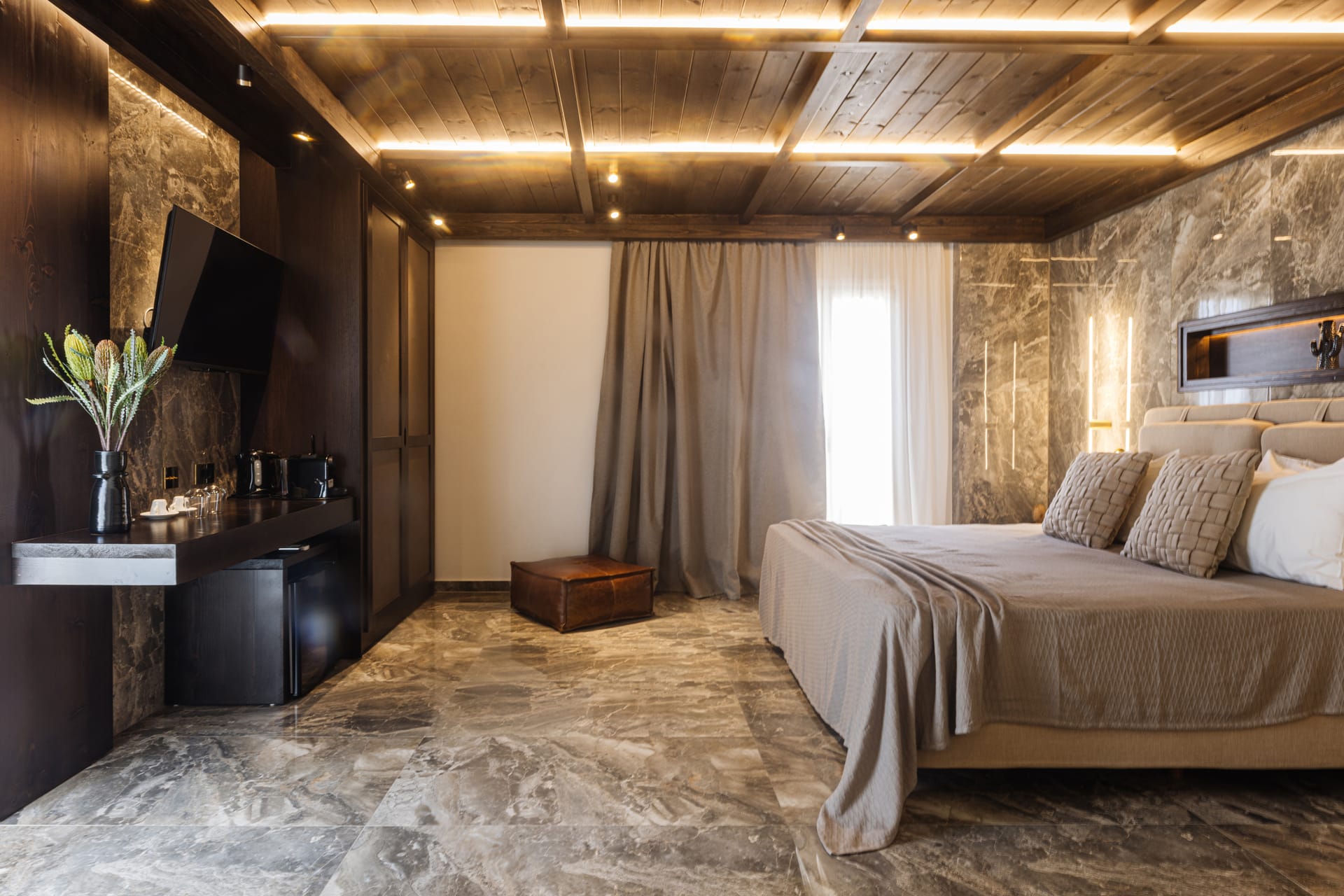 Luxury Suite with Private Jacuzzi