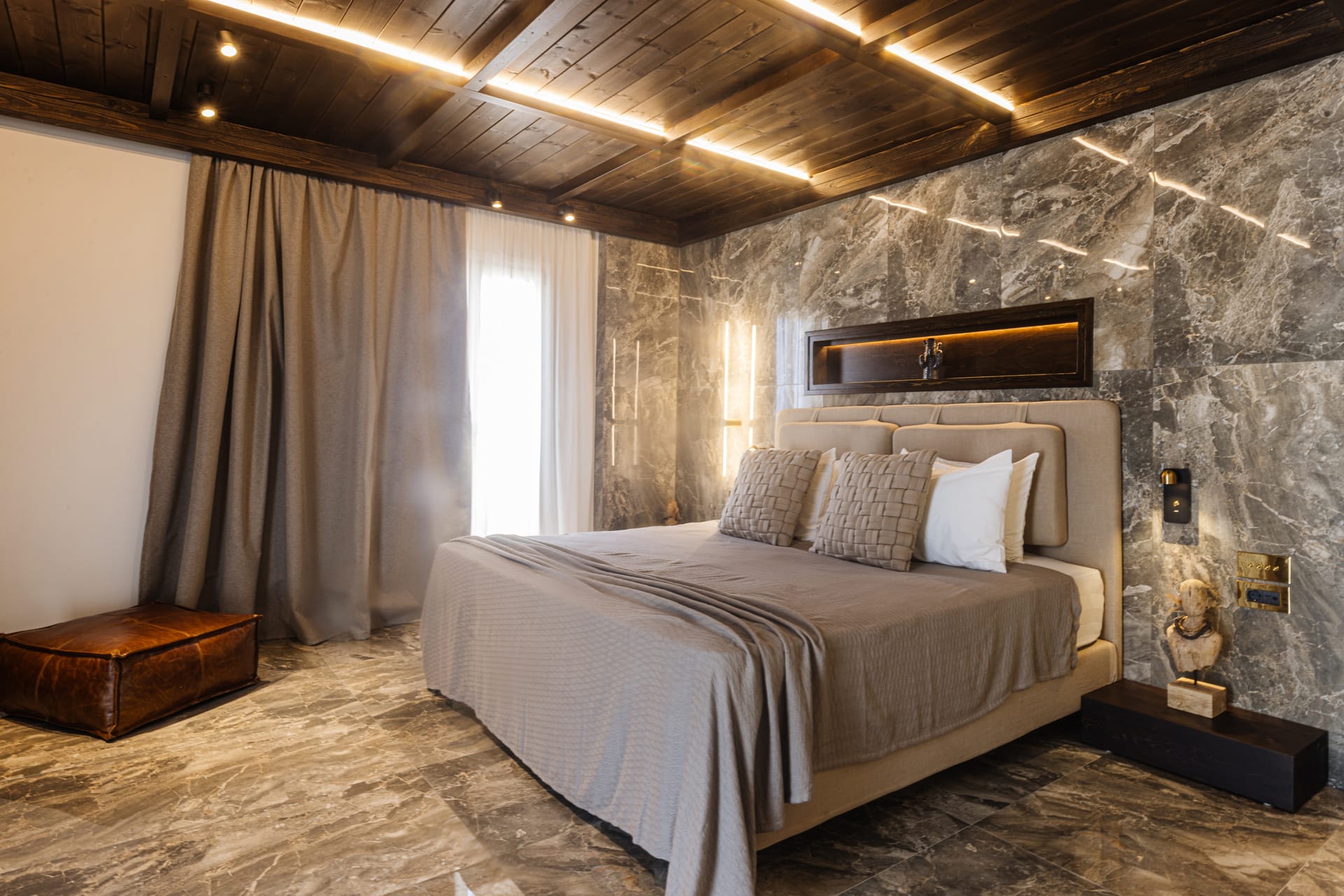 Luxury Suite with Private Jacuzzi