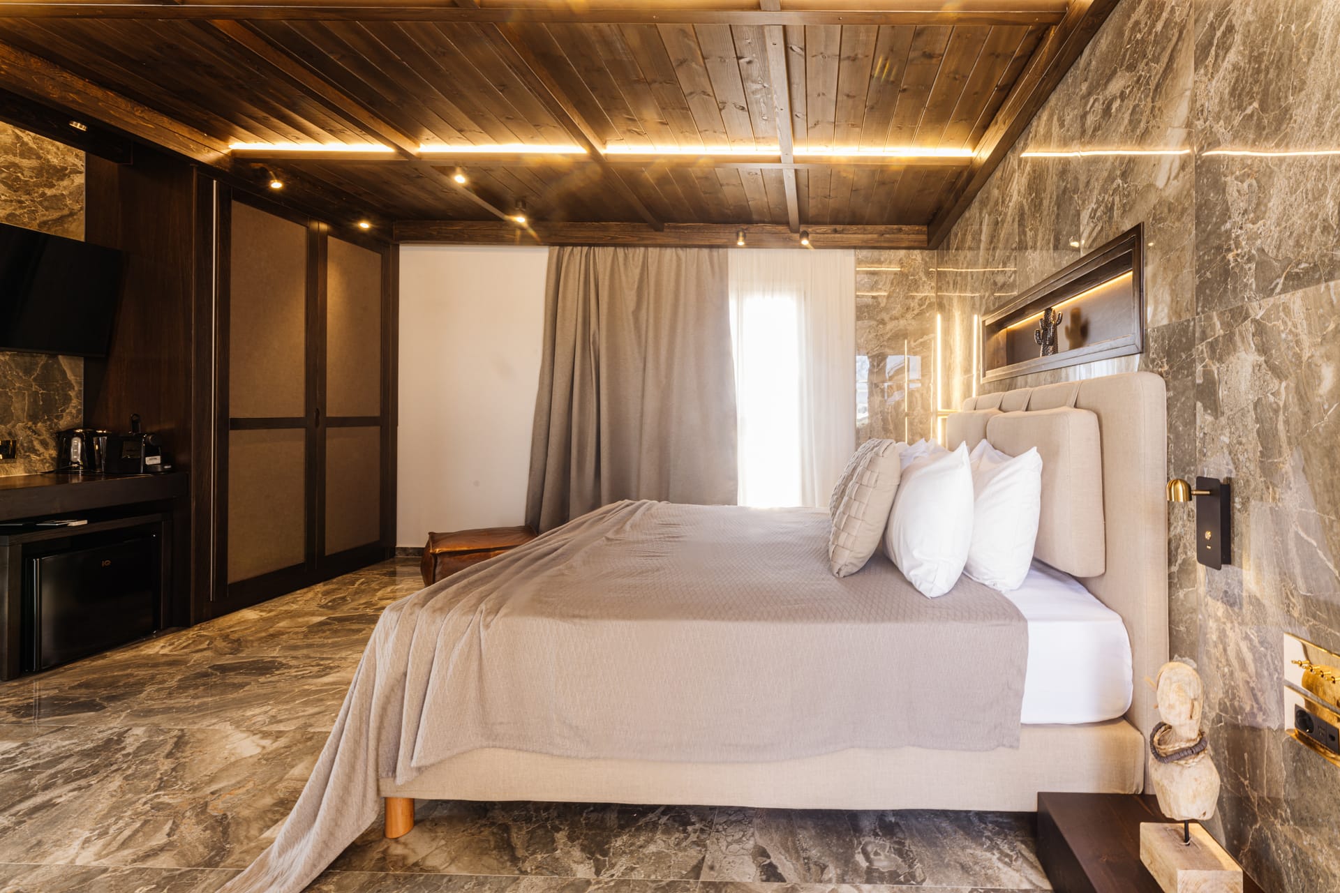 Luxury Suite with Private Jacuzzi