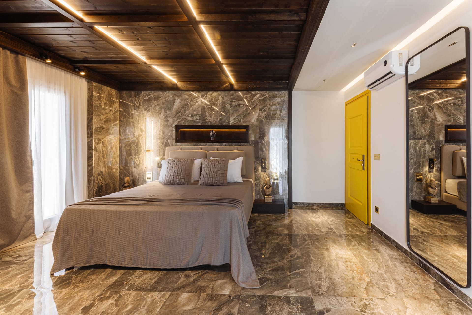 Luxury Suite with Private Jacuzzi