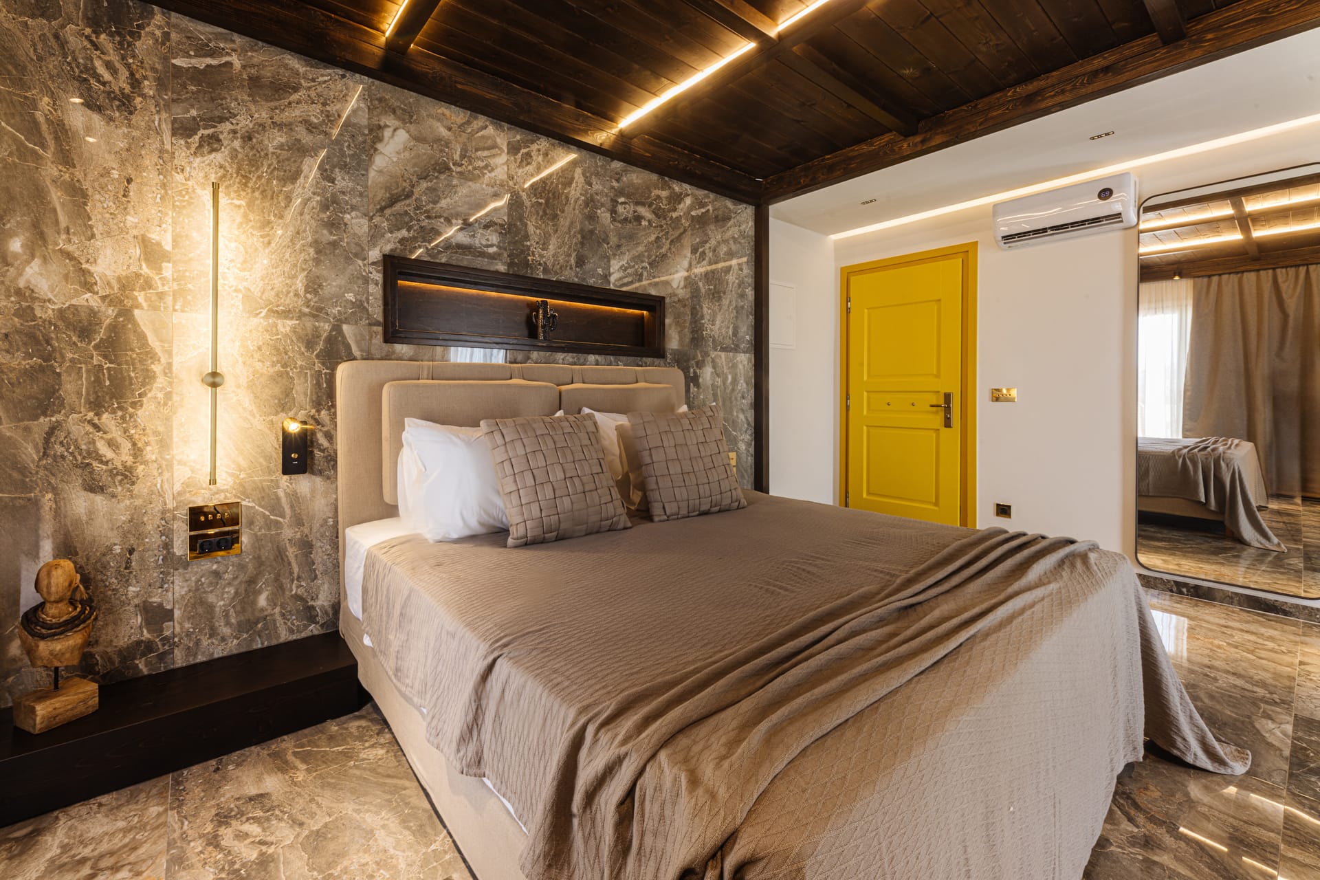 Luxury Suite with Private Jacuzzi