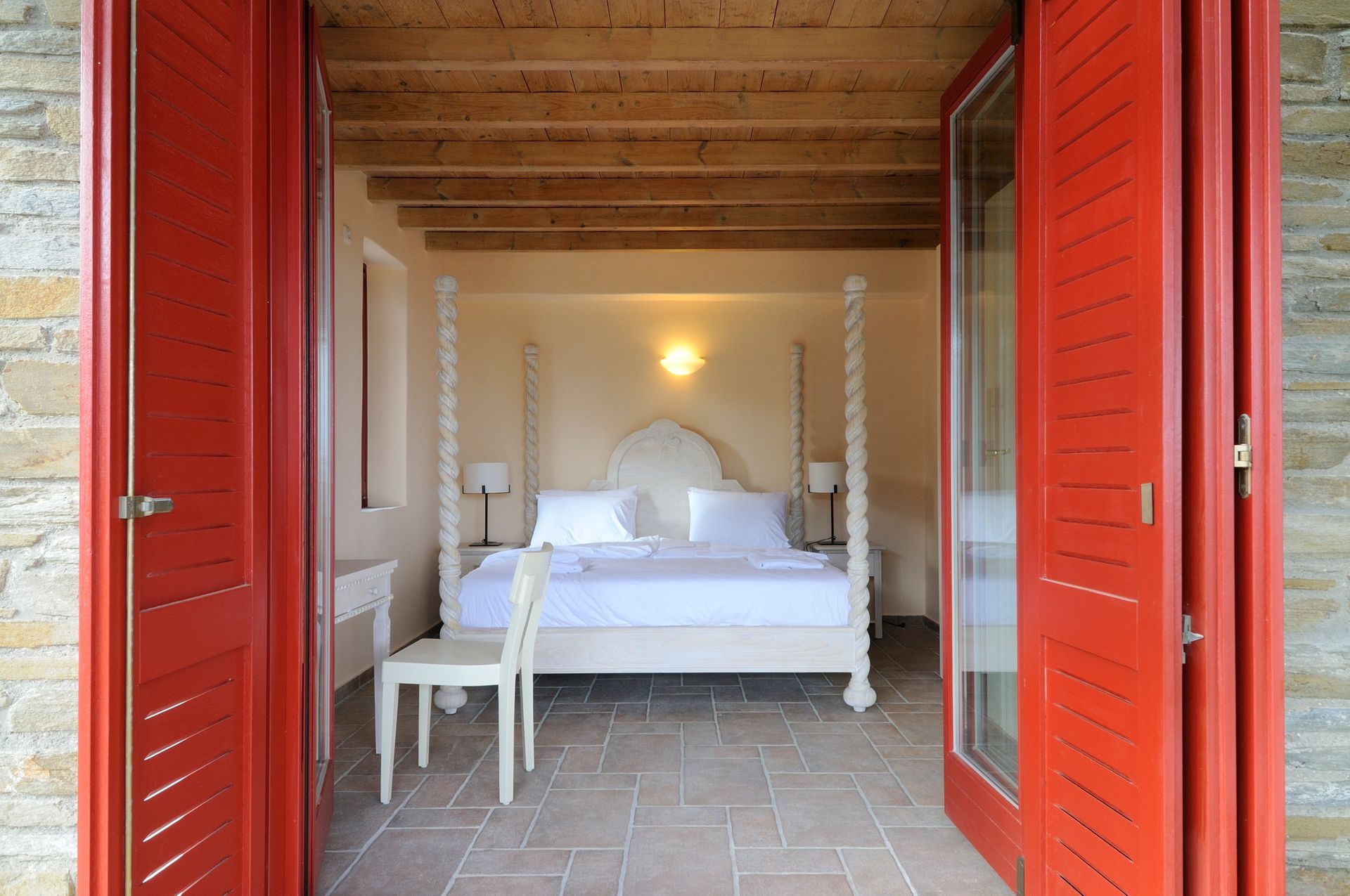 Junior Suite with Side Sea View
