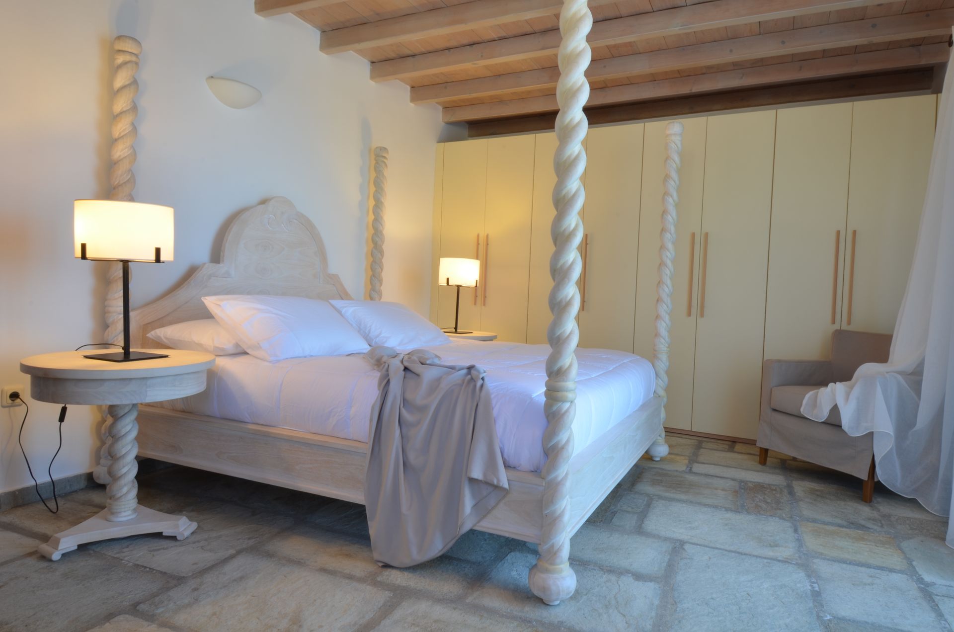 Junior Suite with Side Sea View