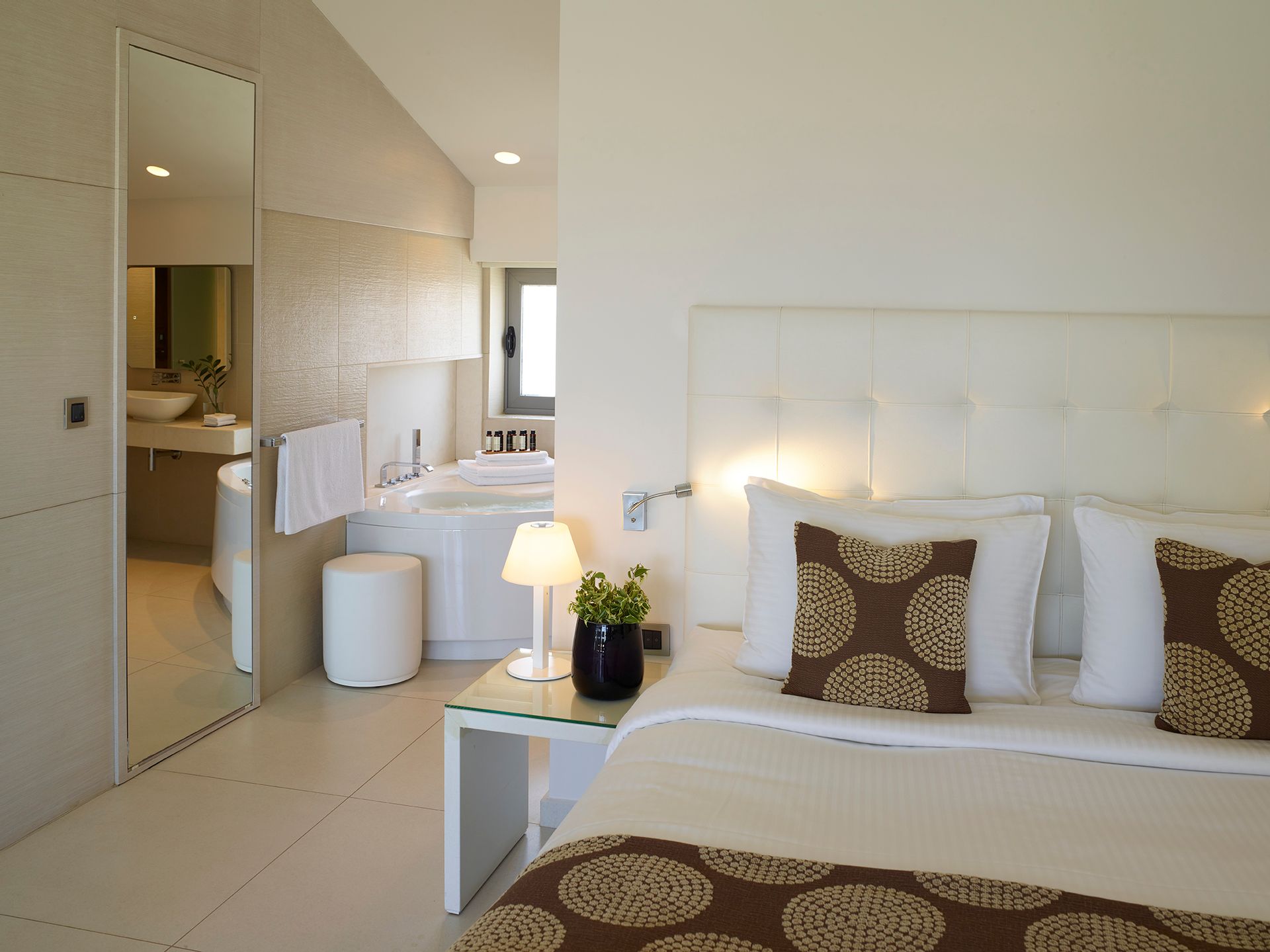 Premium Double Room with Spa Bath and Garden View - 30m²