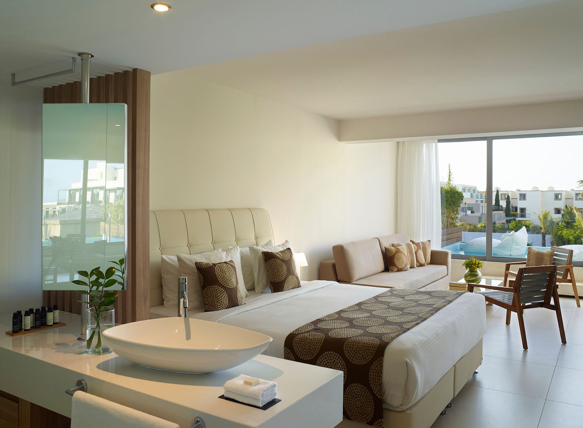 Premium Swim Up Double Room with Garden View - 33m²