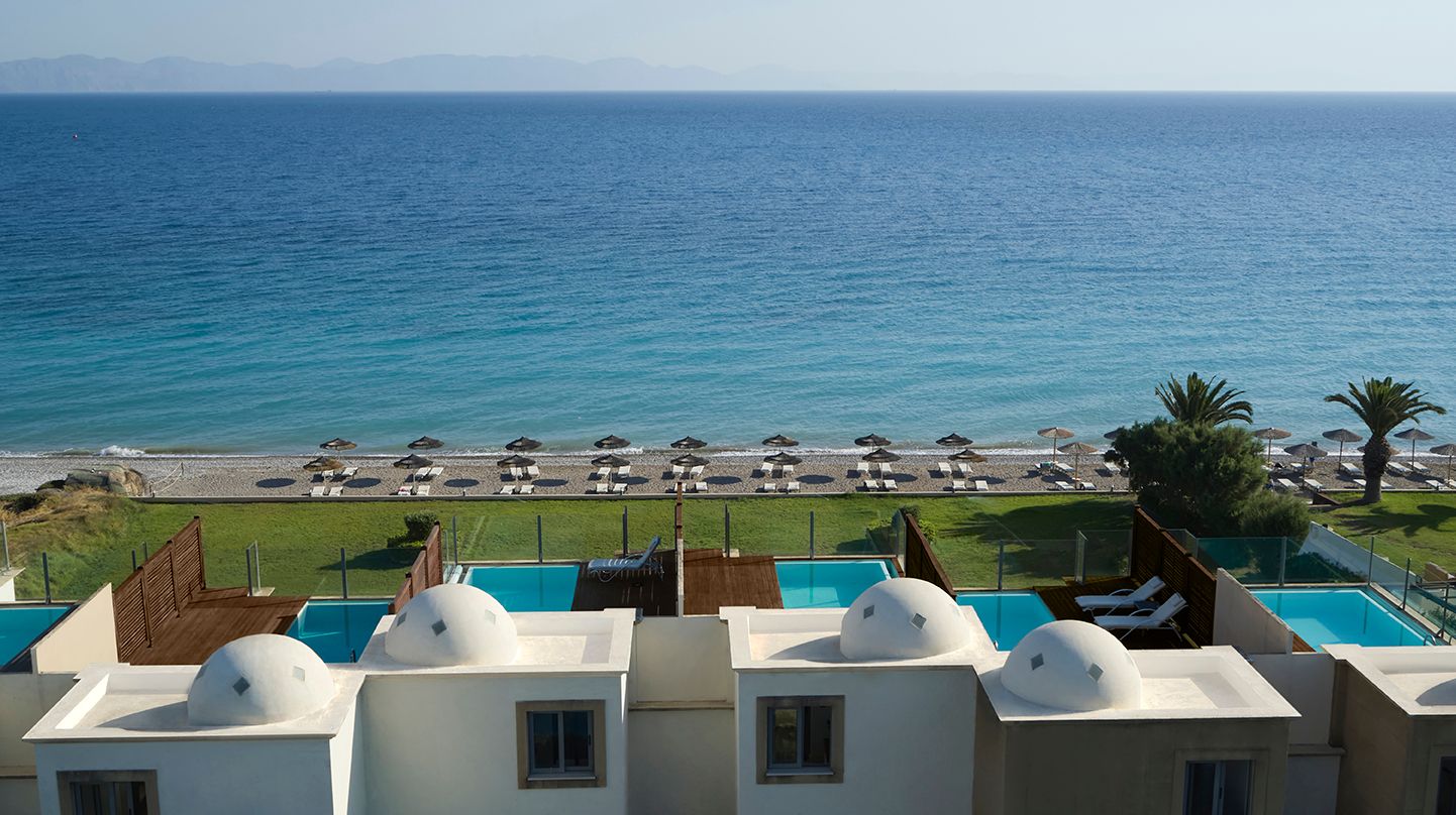Beachfront Grand Suite Sea View with Private Rooftop Pool - 60m²